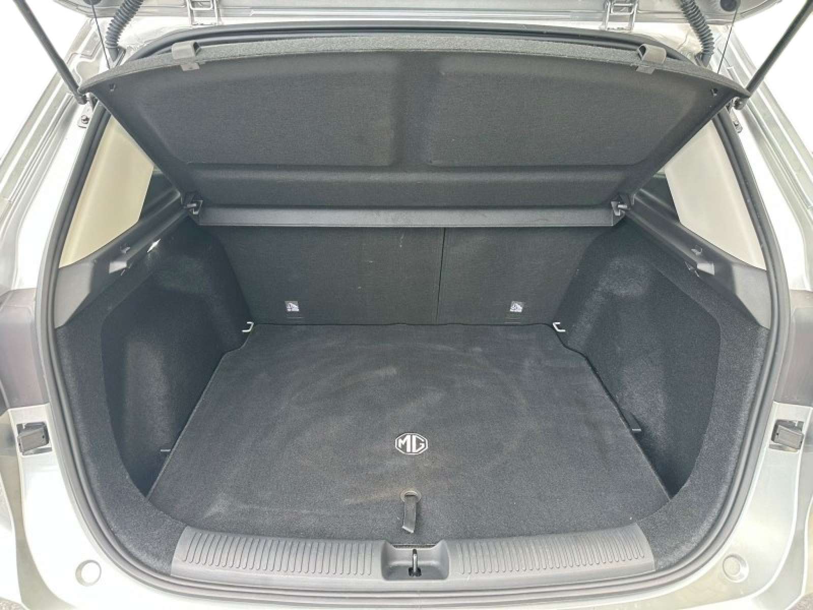 MG ZS HYBRID+  LUXURY