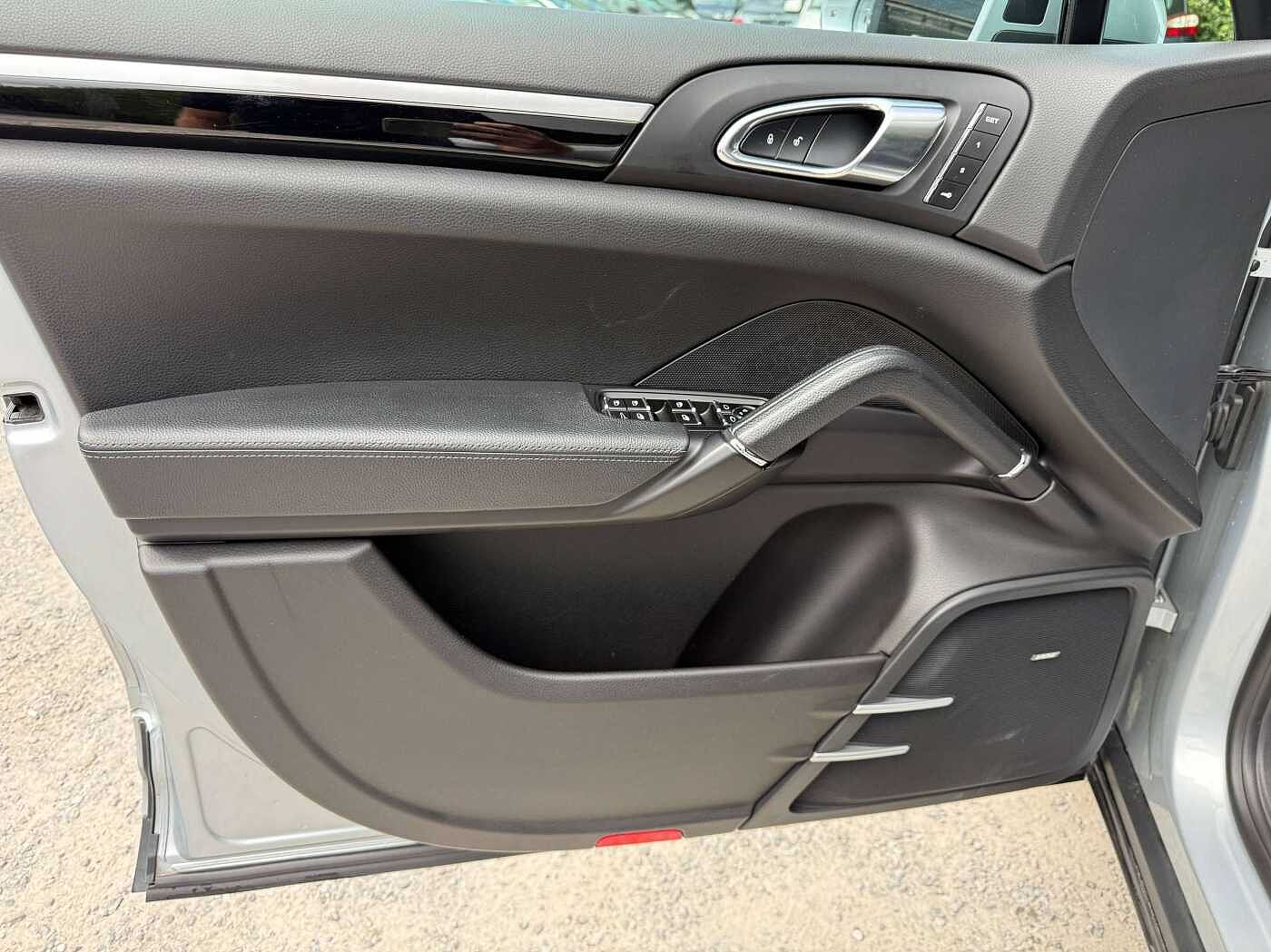 Porsche Cayenne Cayenne 3.0D Platinum Edition * PANO * AIRSUSP * CAM * ADAPTIV CRUISE
