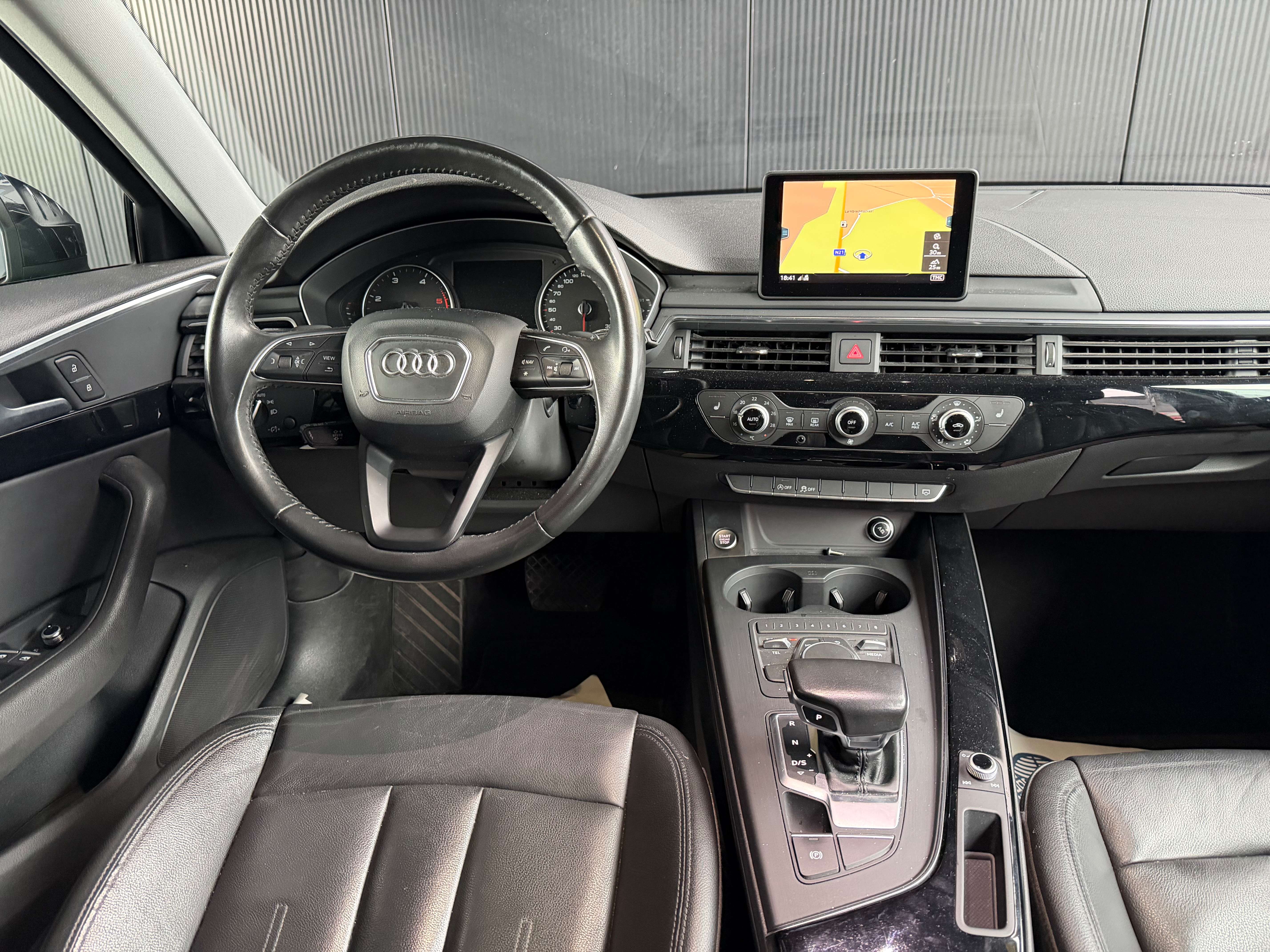 Audi A4 Avant 2.0 TDi ultra .S tronic *1Jaar Garantie*