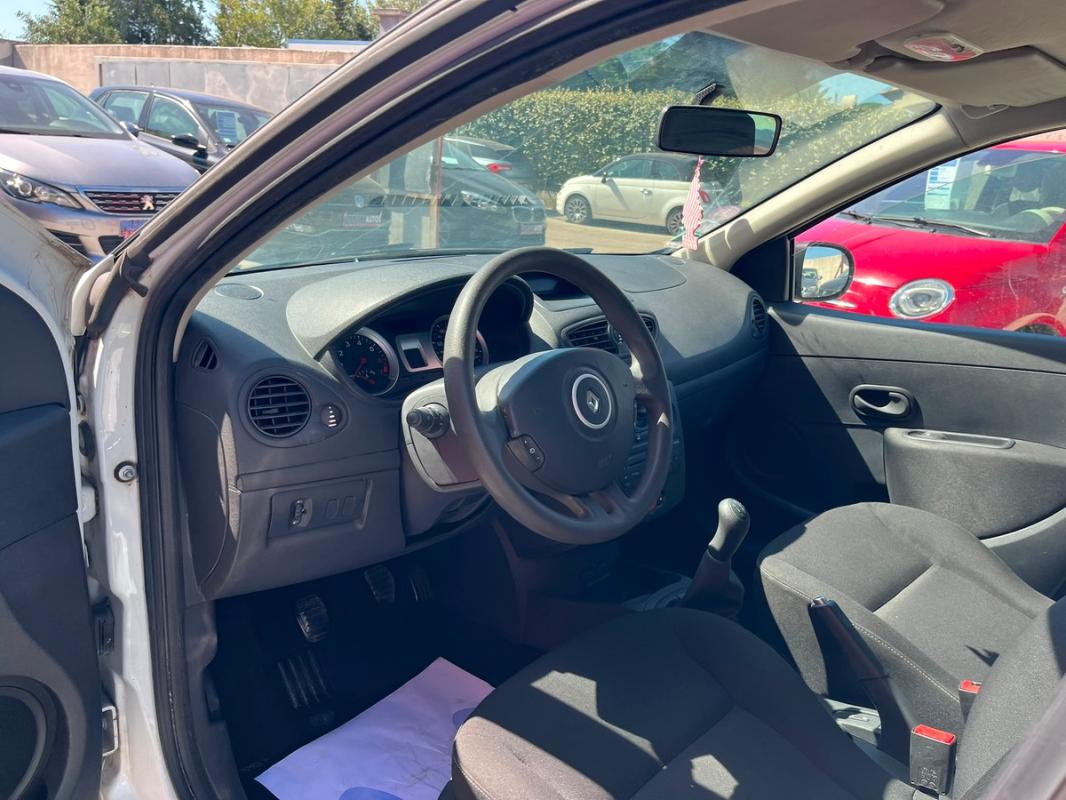 Renault Clio III PHASE 2 1.2 75 CH CRIT'AIR 1 - ENTIÈREMENT RÉVISÉE ET GARANTIE 12 MOIS EUROPE