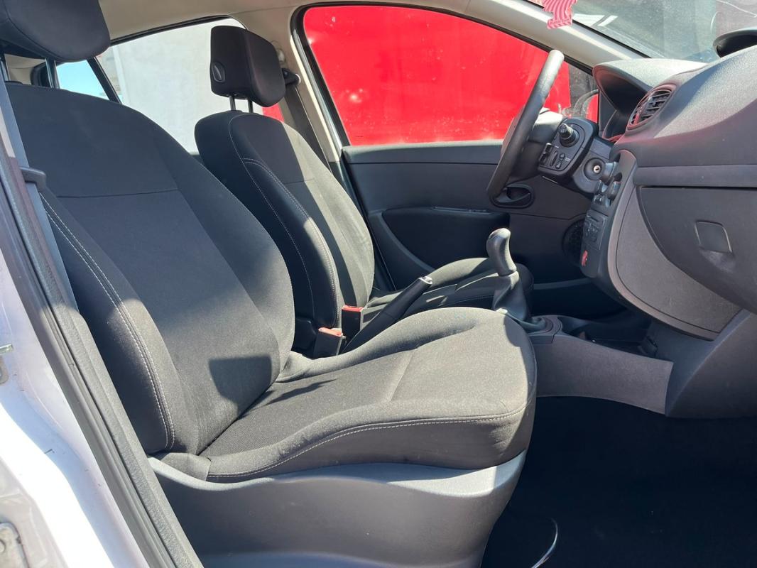 Renault Clio III PHASE 2 1.2 75 CH CRIT'AIR 1 - ENTIÈREMENT RÉVISÉE ET GARANTIE 12 MOIS EUROPE
