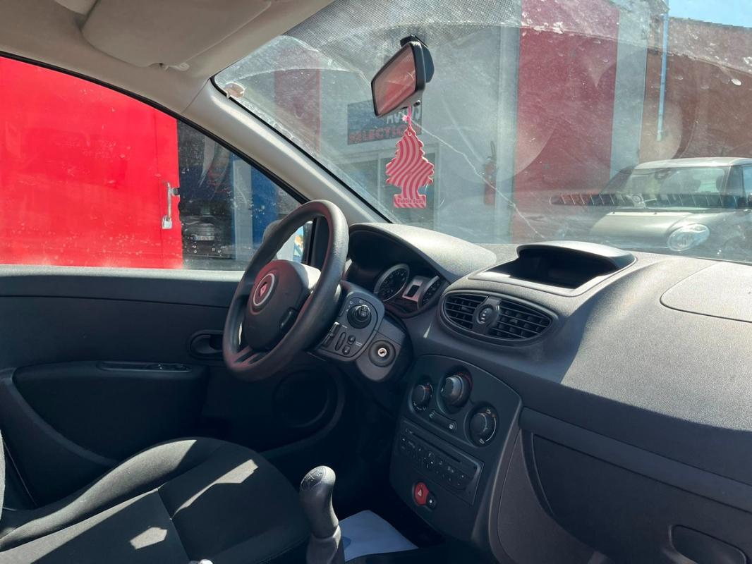 Renault Clio III PHASE 2 1.2 75 CH CRIT'AIR 1 - ENTIÈREMENT RÉVISÉE ET GARANTIE 12 MOIS EUROPE