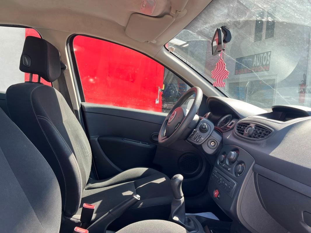 Renault Clio III PHASE 2 1.2 75 CH CRIT'AIR 1 - ENTIÈREMENT RÉVISÉE ET GARANTIE 12 MOIS EUROPE