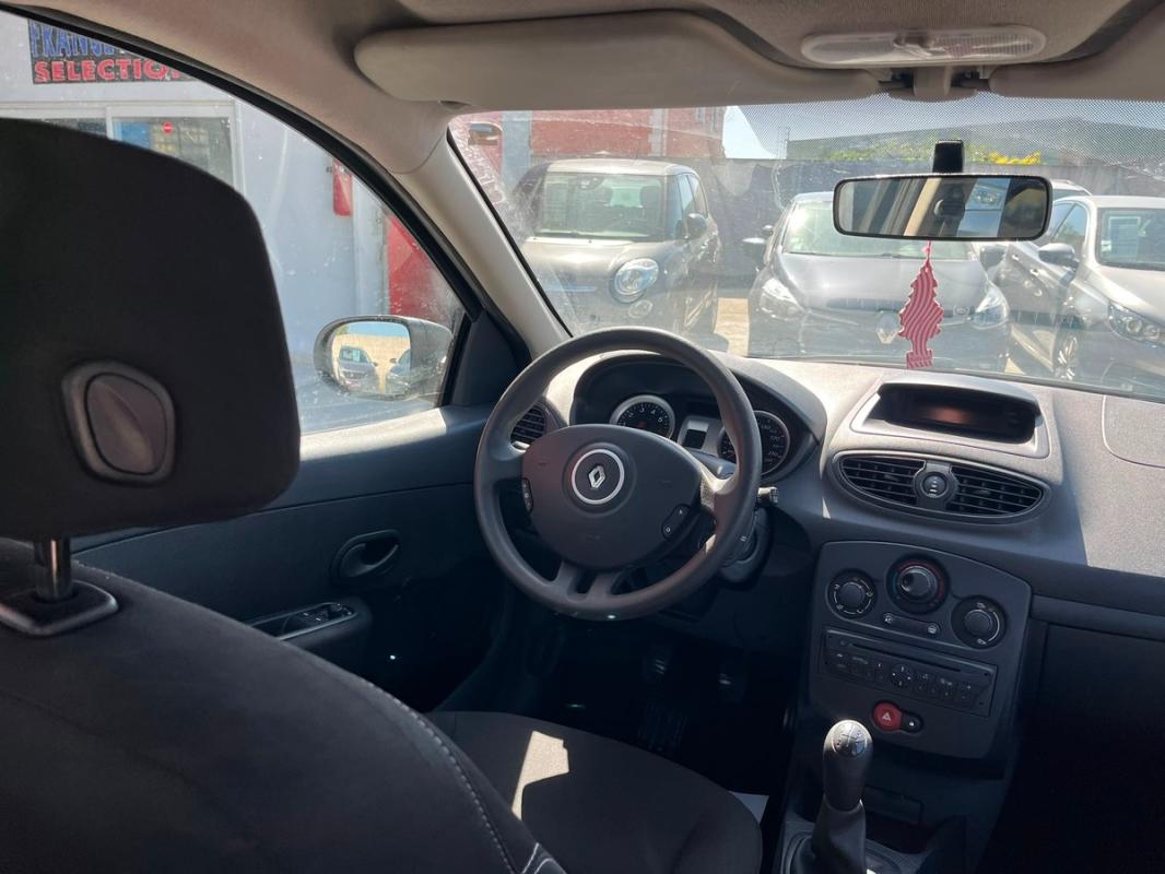 Renault Clio III PHASE 2 1.2 75 CH CRIT'AIR 1 - ENTIÈREMENT RÉVISÉE ET GARANTIE 12 MOIS EUROPE