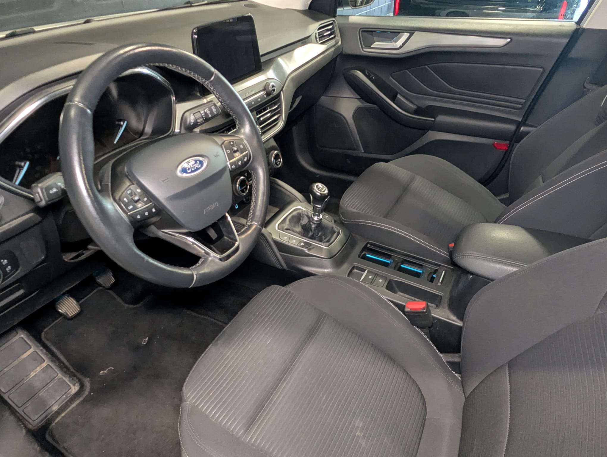 Ford Focus 1.0 EcoBoost Titanium — CarPlay — Sièges chauffants — Caméra — GPS