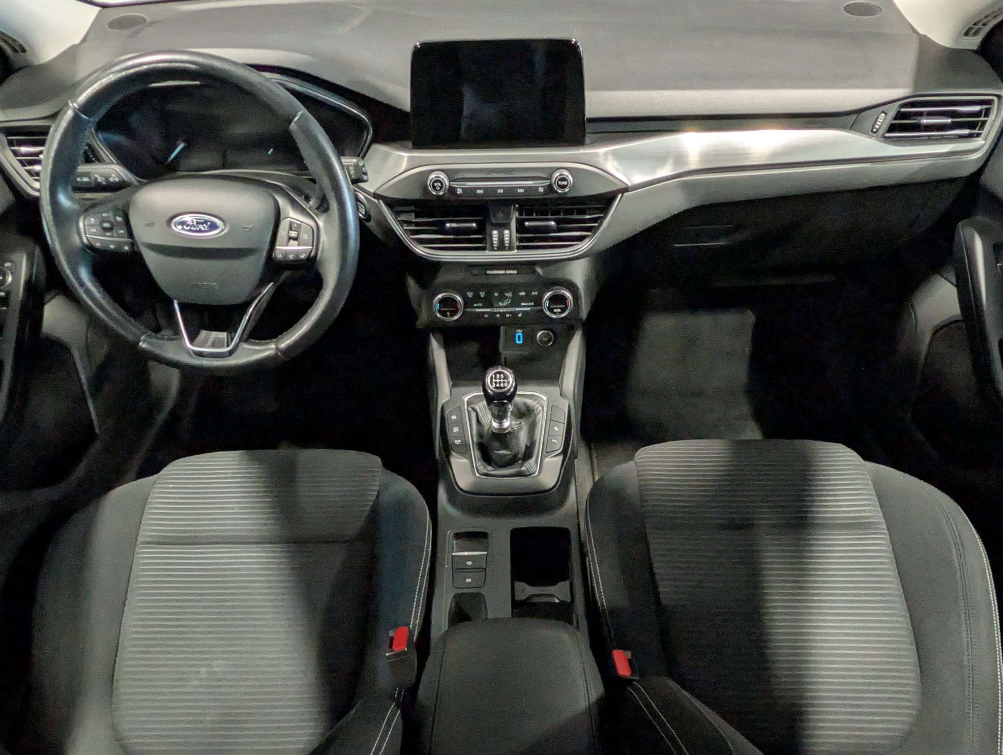 Ford Focus 1.0 EcoBoost Titanium — CarPlay — Sièges chauffants — Caméra — GPS