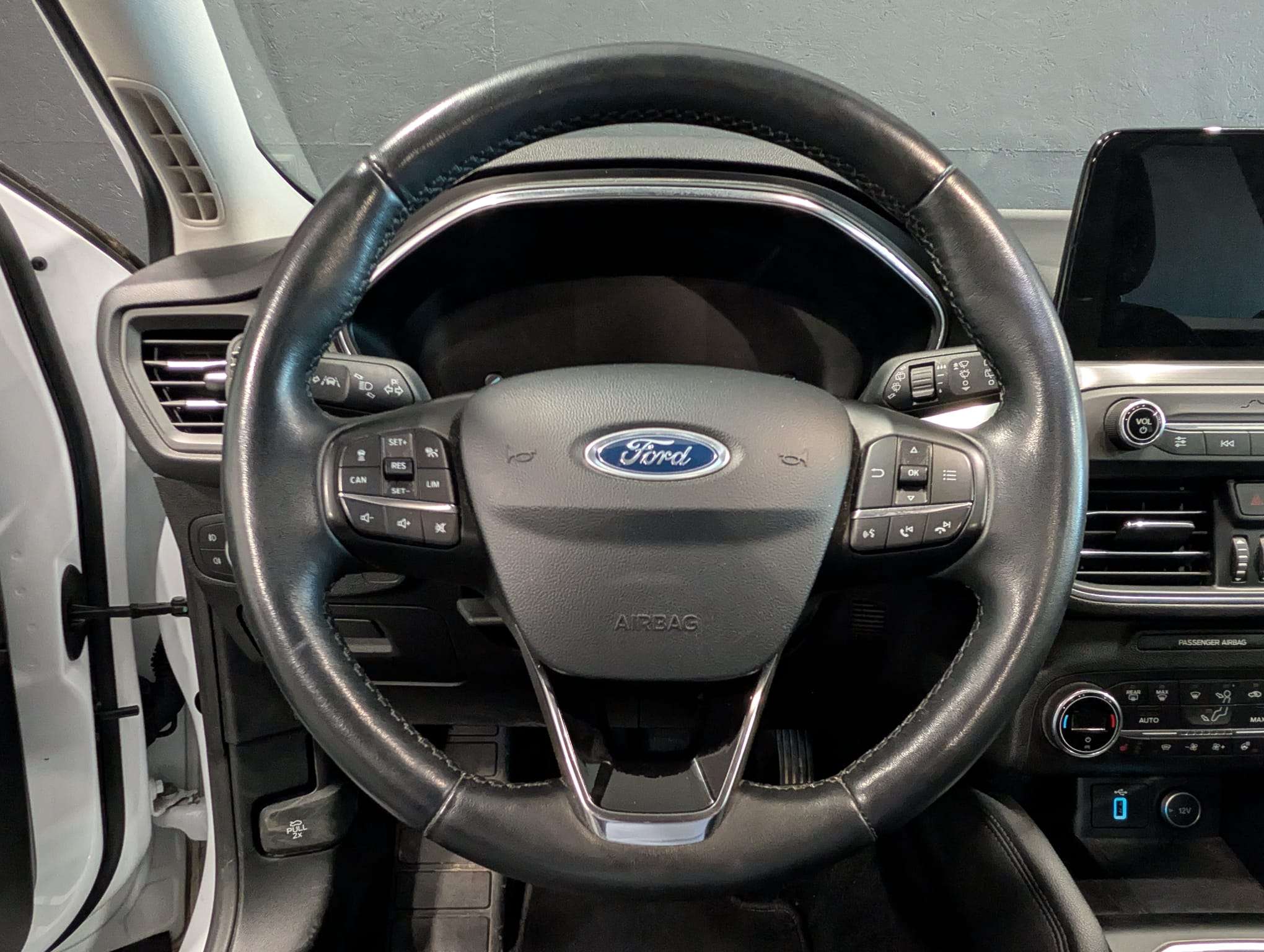 Ford Focus 1.0 EcoBoost Titanium — CarPlay — Sièges chauffants — Caméra — GPS