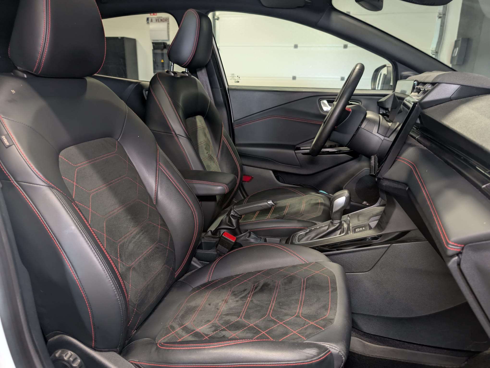 Ford Puma 1.0 EcoBoost mHEV ST-Line X — Toit ouvrant — CarPlay — Caméra