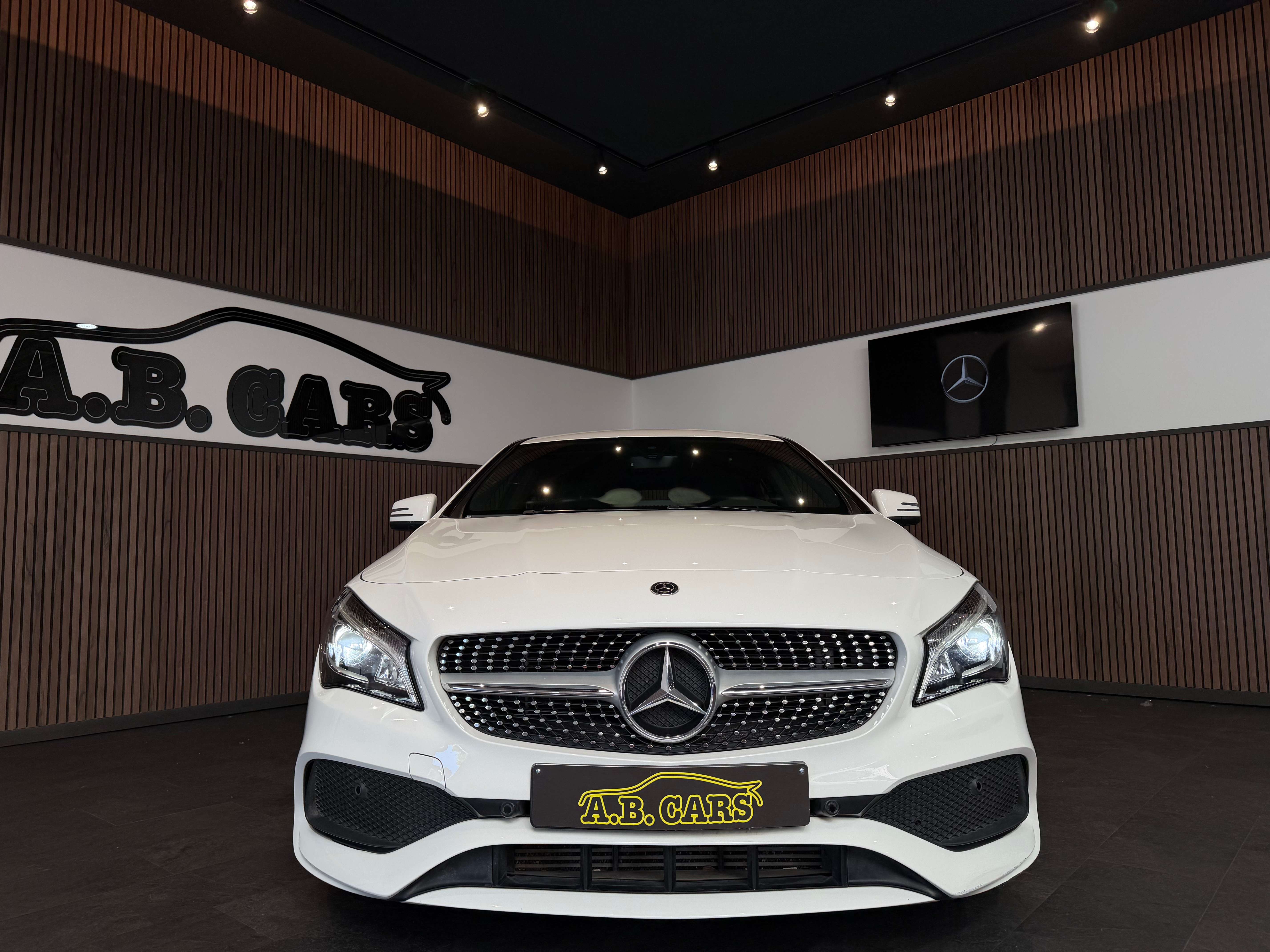 Mercedes-Benz CLA 180 d Édition AMG Line - AUTOMATIQUE - 1ERPRO - CARNET FULL - GARANTIE 12MOIS