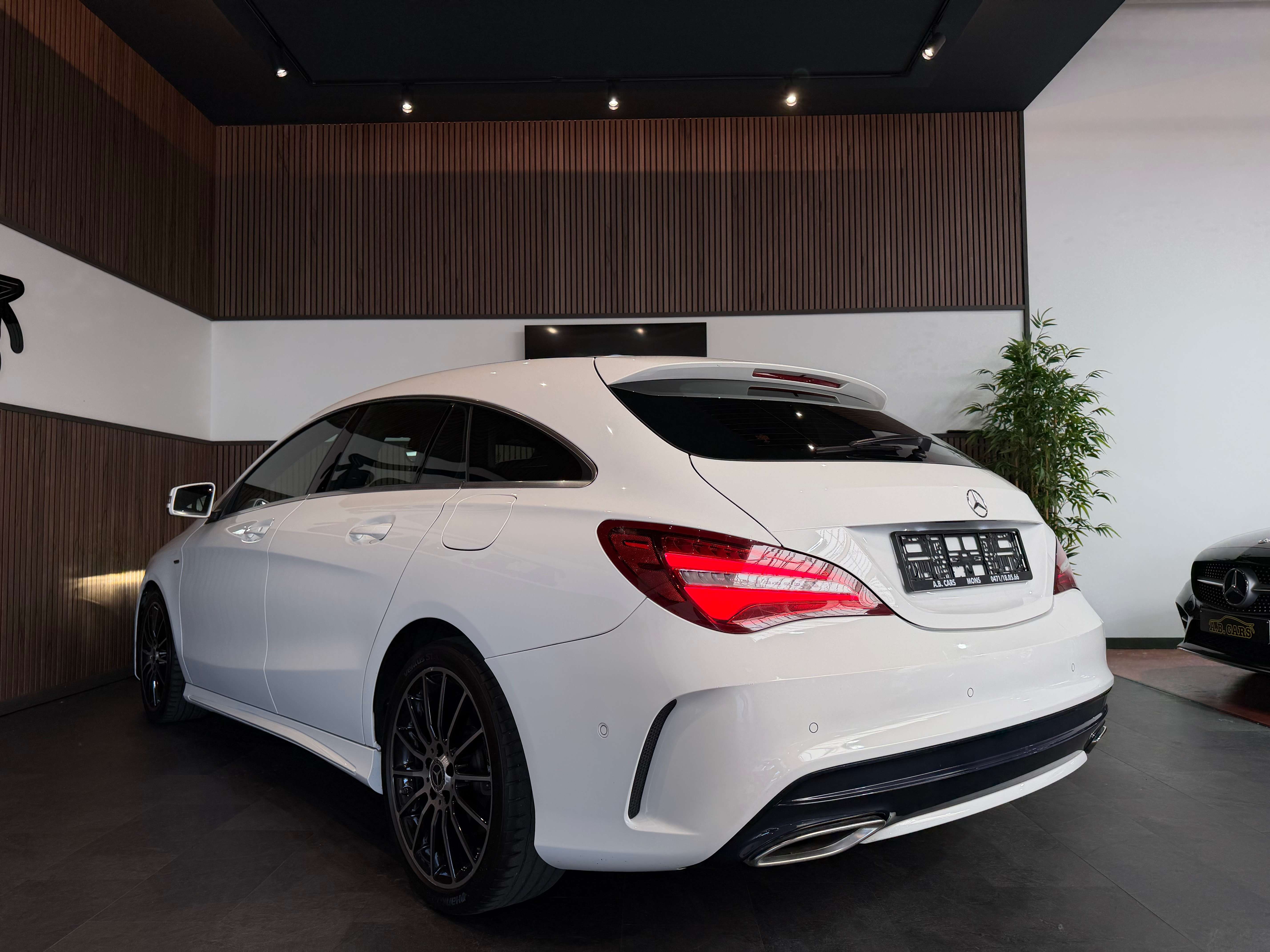 Mercedes-Benz CLA 180 d Édition AMG Line - AUTOMATIQUE - 1ERPRO - CARNET FULL - GARANTIE 12MOIS
