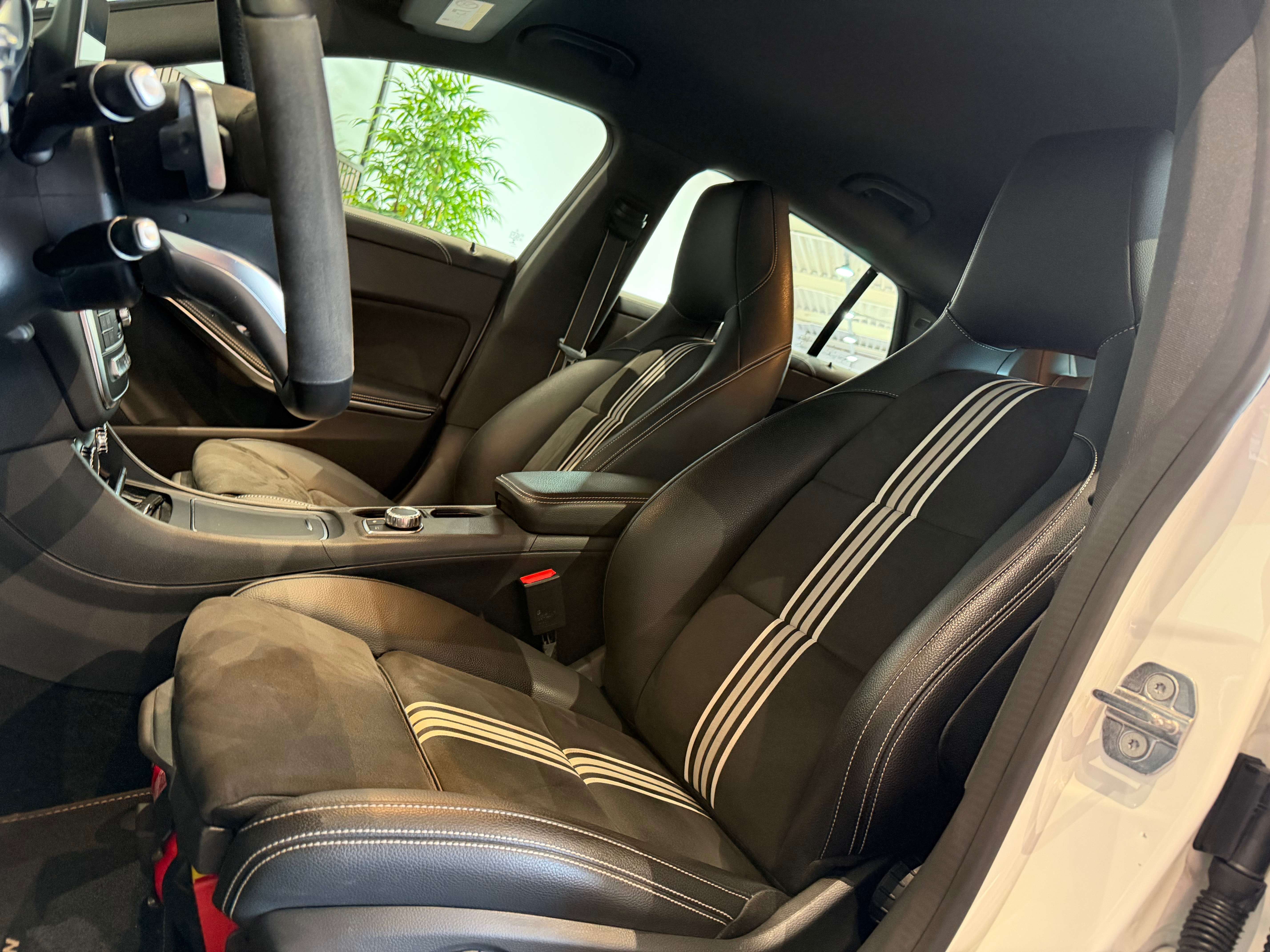 Mercedes-Benz CLA 180 d Édition AMG Line - AUTOMATIQUE - 1ERPRO - CARNET FULL - GARANTIE 12MOIS