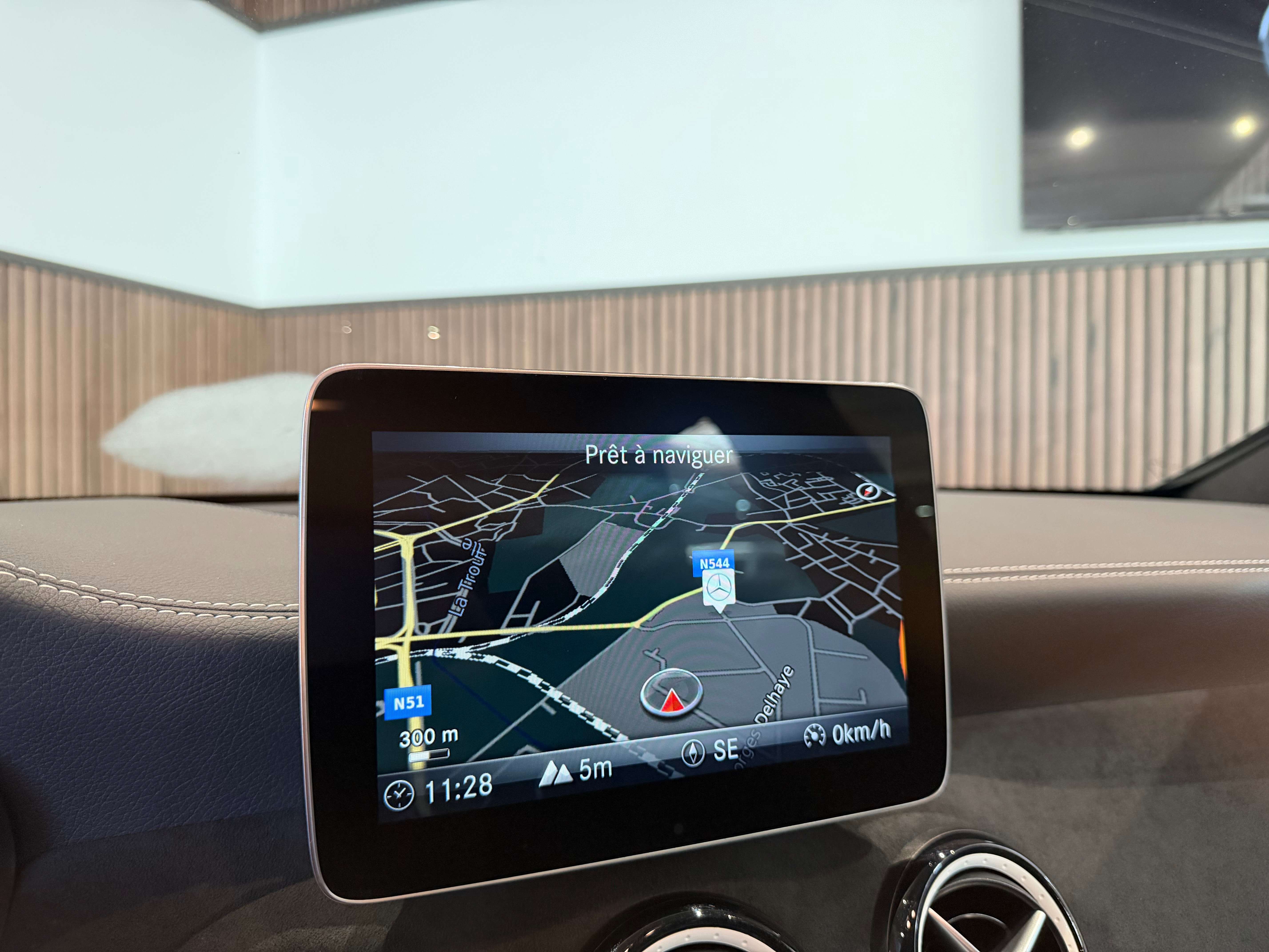 Mercedes-Benz CLA 180 d Édition AMG Line - AUTOMATIQUE - 1ERPRO - CARNET FULL - GARANTIE 12MOIS