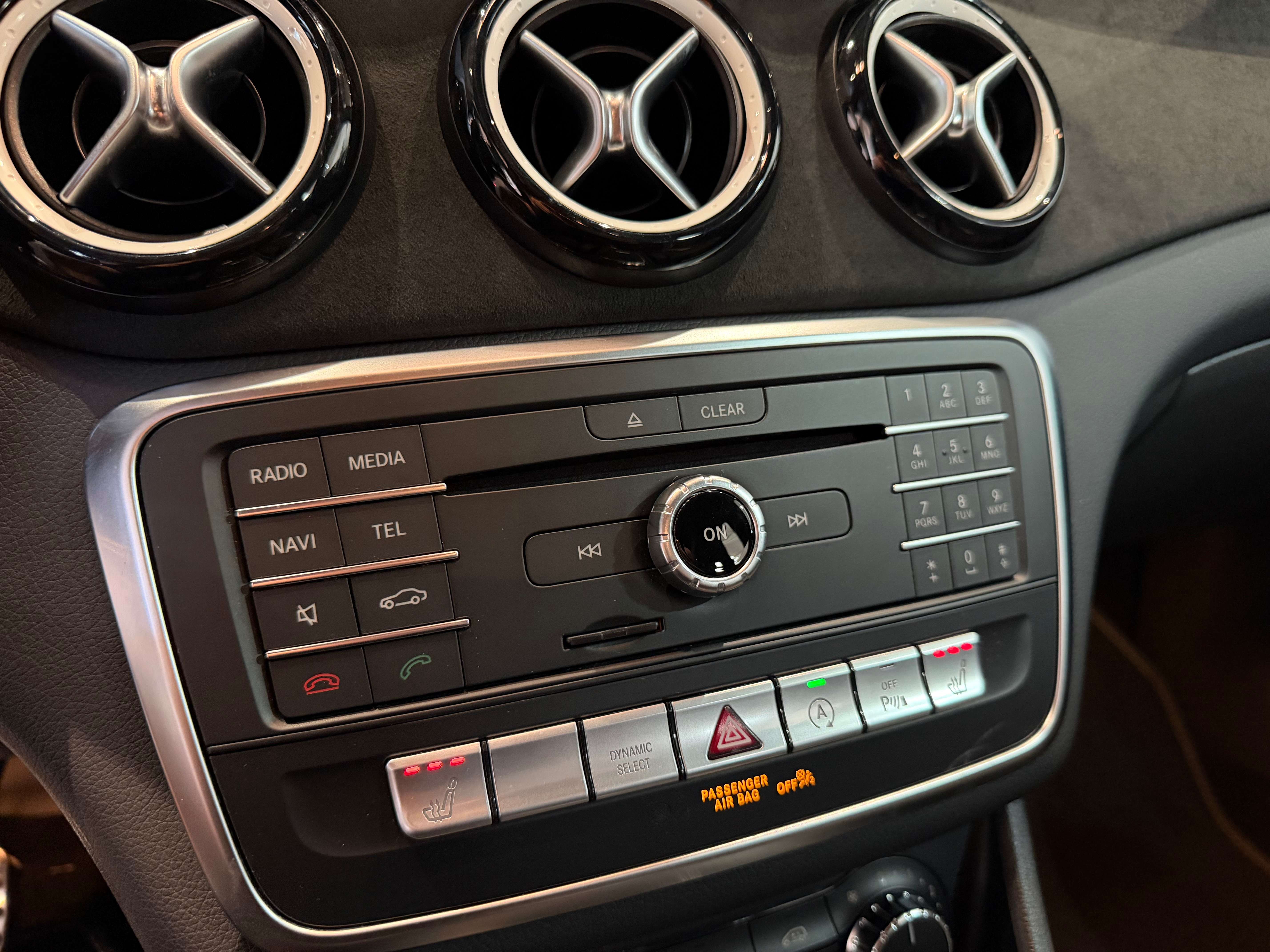 Mercedes-Benz CLA 180 d Édition AMG Line - AUTOMATIQUE - 1ERPRO - CARNET FULL - GARANTIE 12MOIS