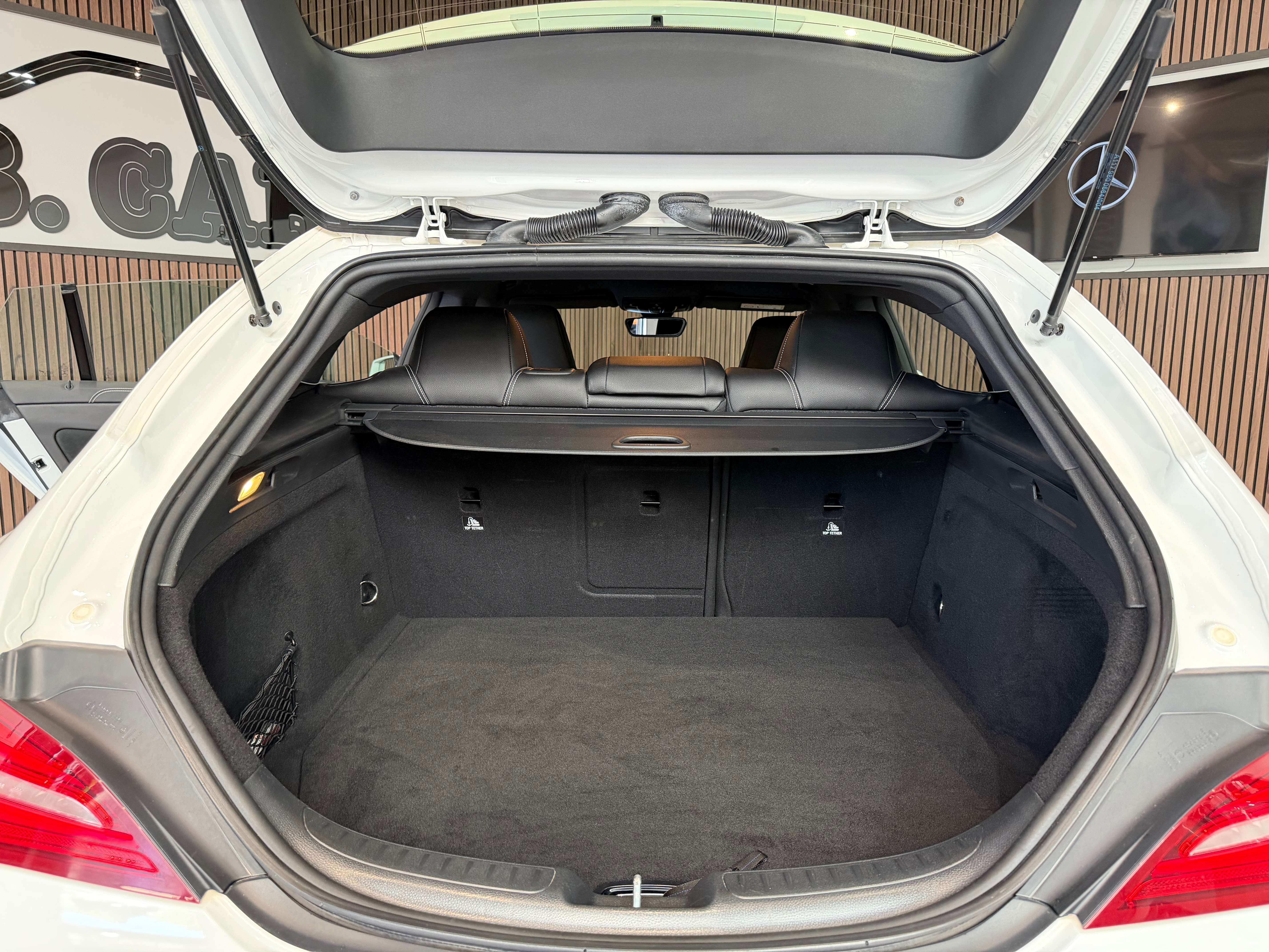 Mercedes-Benz CLA 180 d Édition AMG Line - AUTOMATIQUE - 1ERPRO - CARNET FULL - GARANTIE 12MOIS