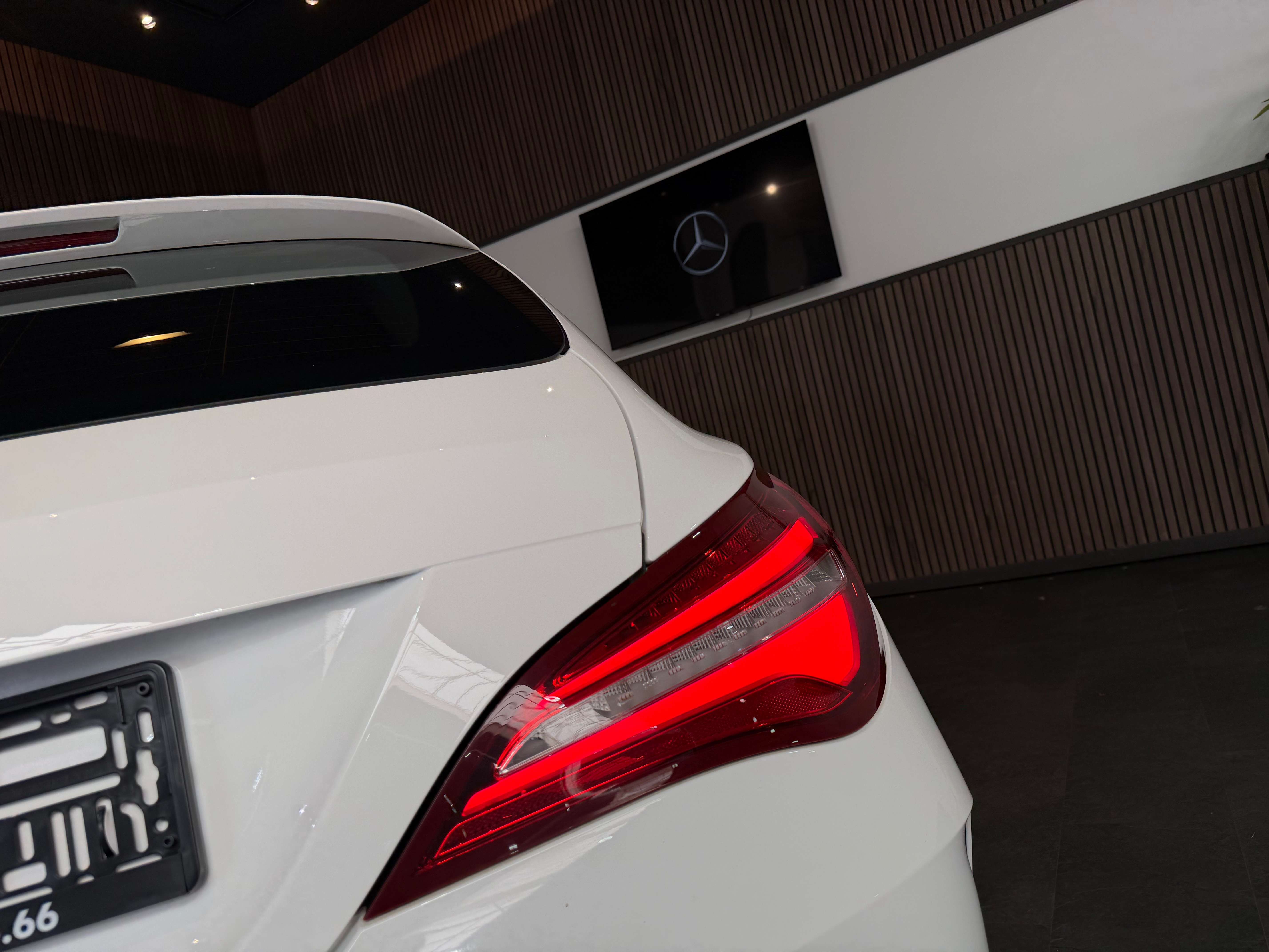 Mercedes-Benz CLA 180 d Édition AMG Line - AUTOMATIQUE - 1ERPRO - CARNET FULL - GARANTIE 12MOIS