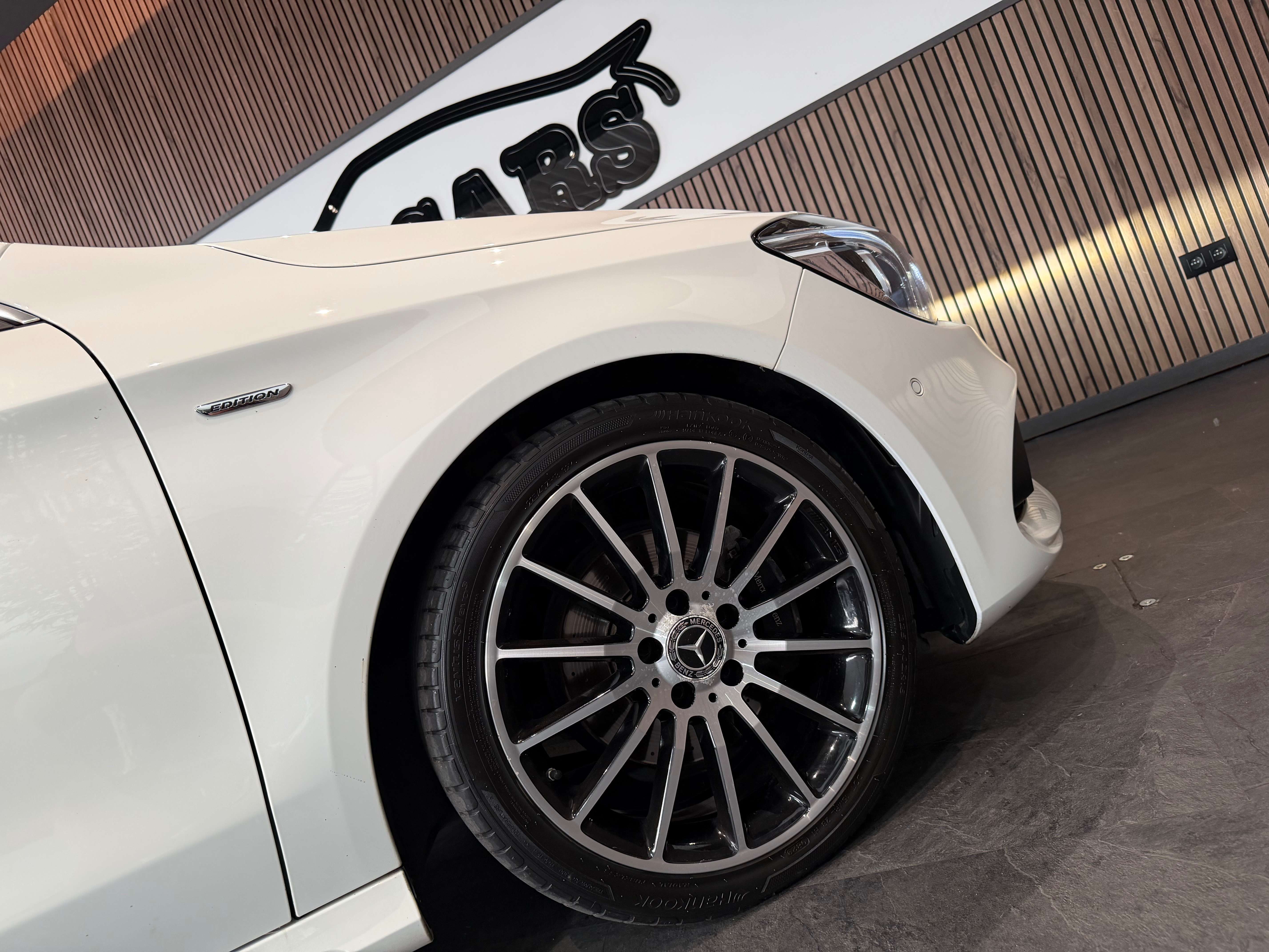 Mercedes-Benz CLA 180 d Édition AMG Line - AUTOMATIQUE - 1ERPRO - CARNET FULL - GARANTIE 12MOIS