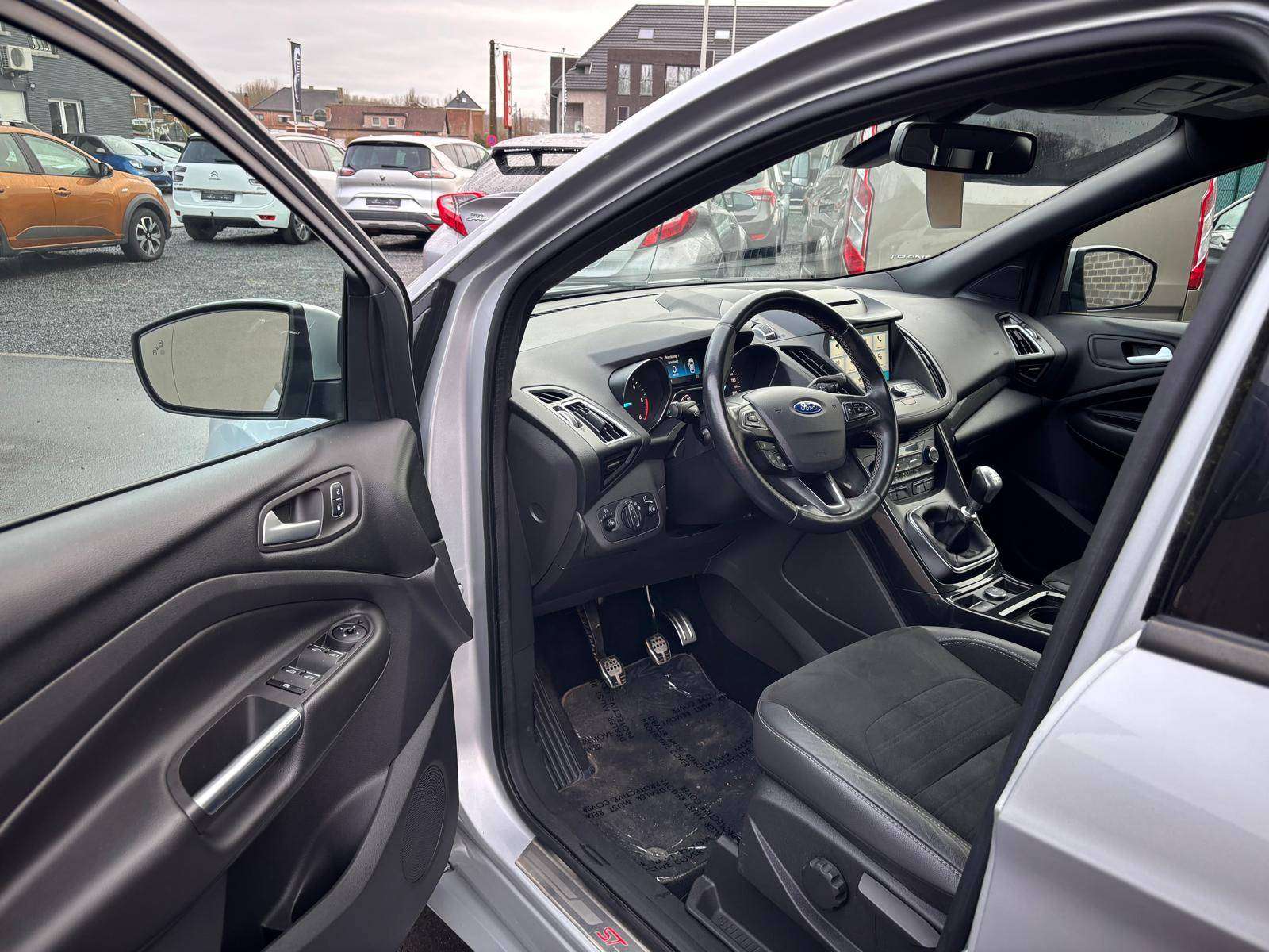 Ford Kuga 1.5d TDCi ST LINE*NAV PARKASSIST HALF LEDER CRUISE
