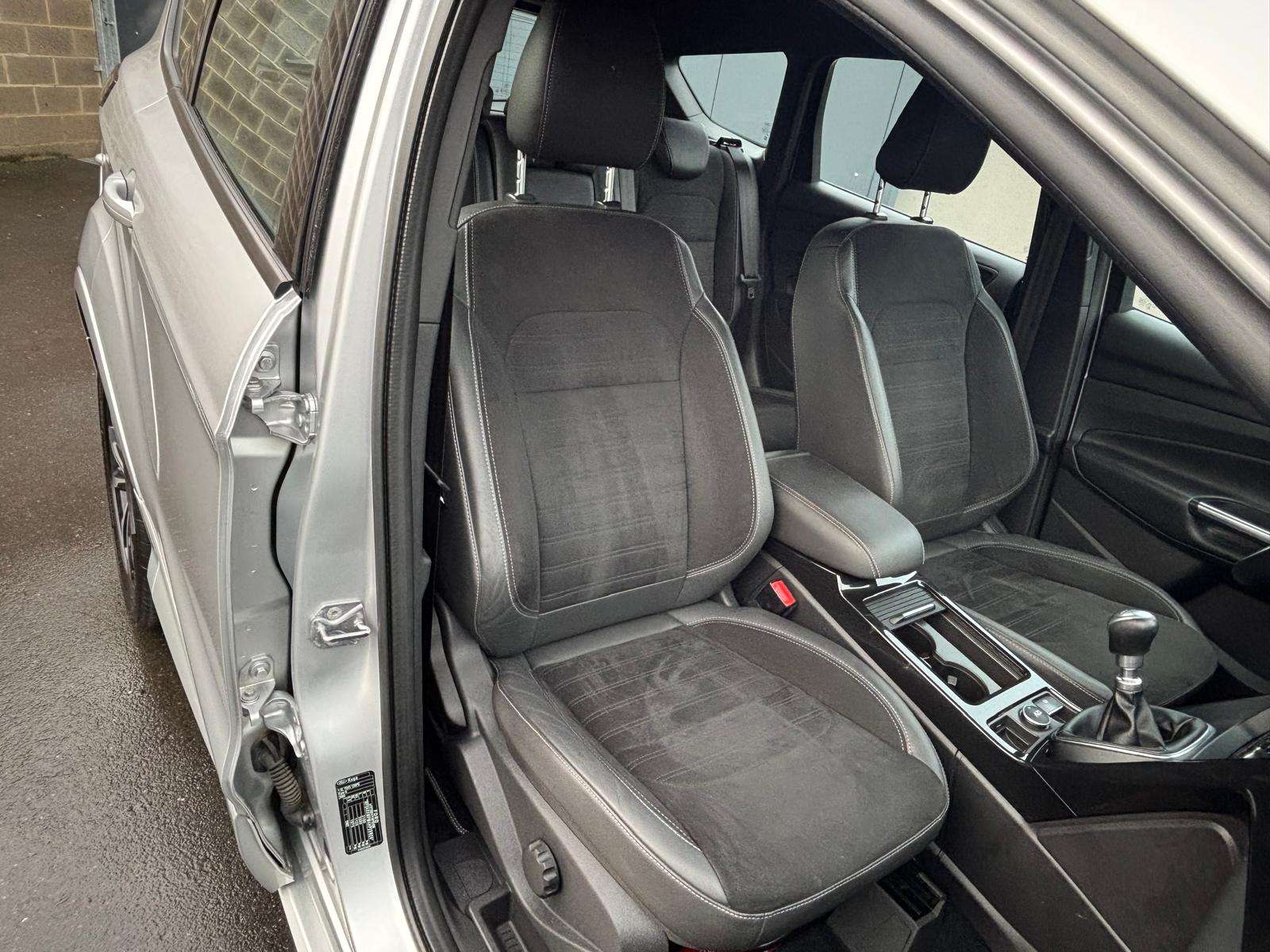 Ford Kuga 1.5d TDCi ST LINE*NAV PARKASSIST HALF LEDER CRUISE