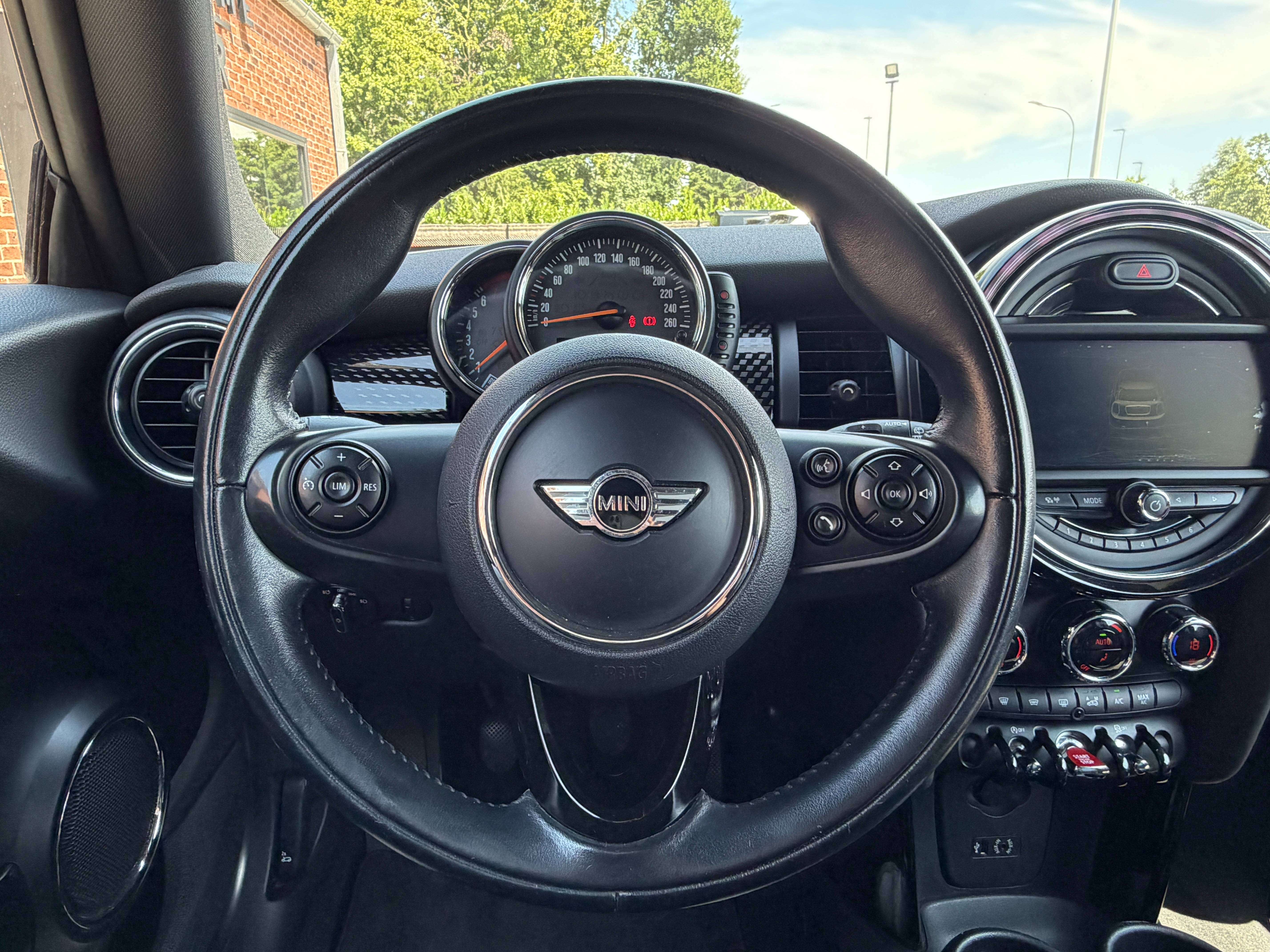 MINI Cooper S LED - GPS - Clim auto - Boite méca - Cruise control