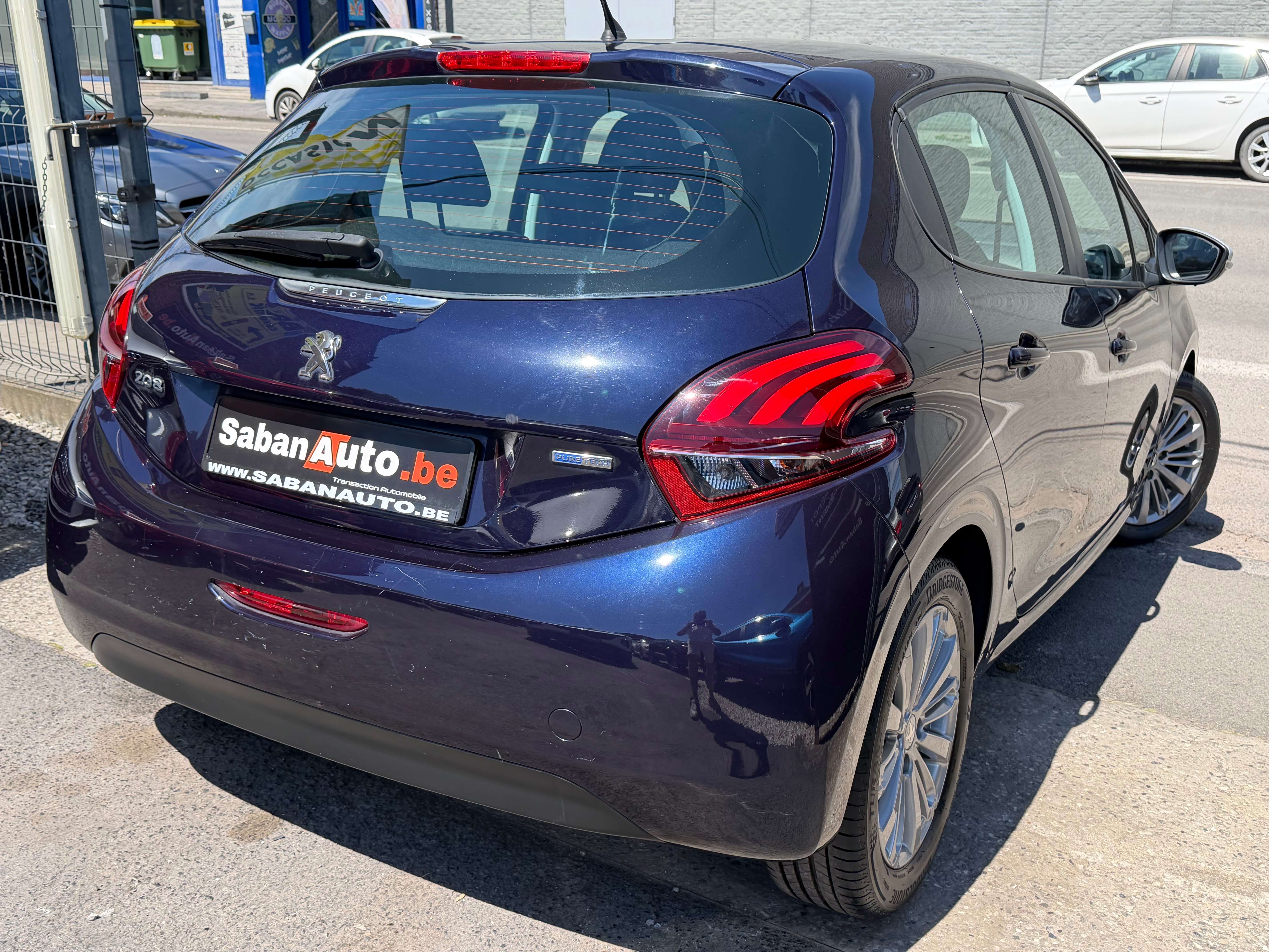 Peugeot 208 208 1.2i ° AIRCO ° JANTES ° LED ° CARPLAY ° GARANTI 12 MOIS