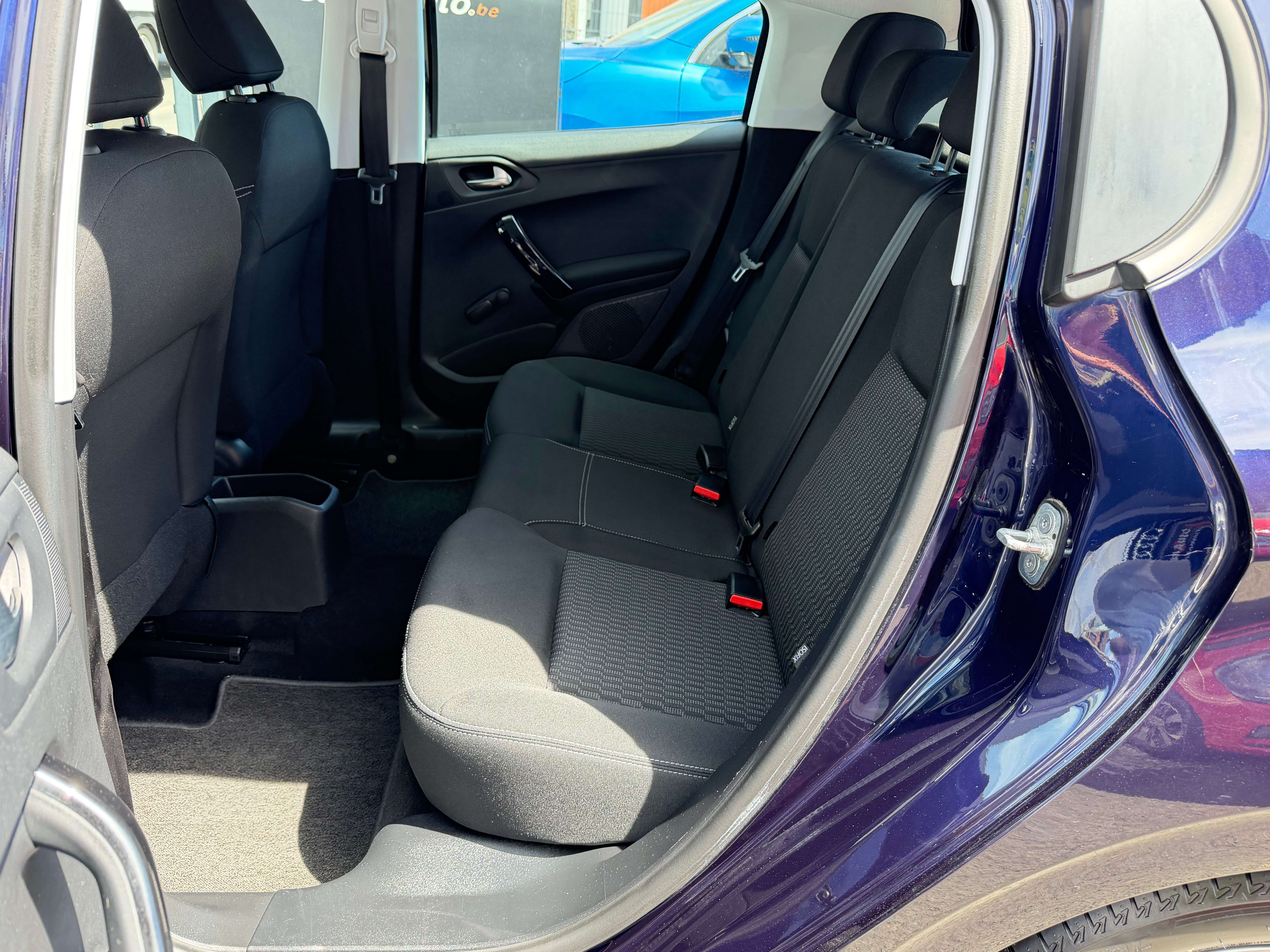 Peugeot 208 208 1.2i ° AIRCO ° JANTES ° LED ° CARPLAY ° GARANTI 12 MOIS