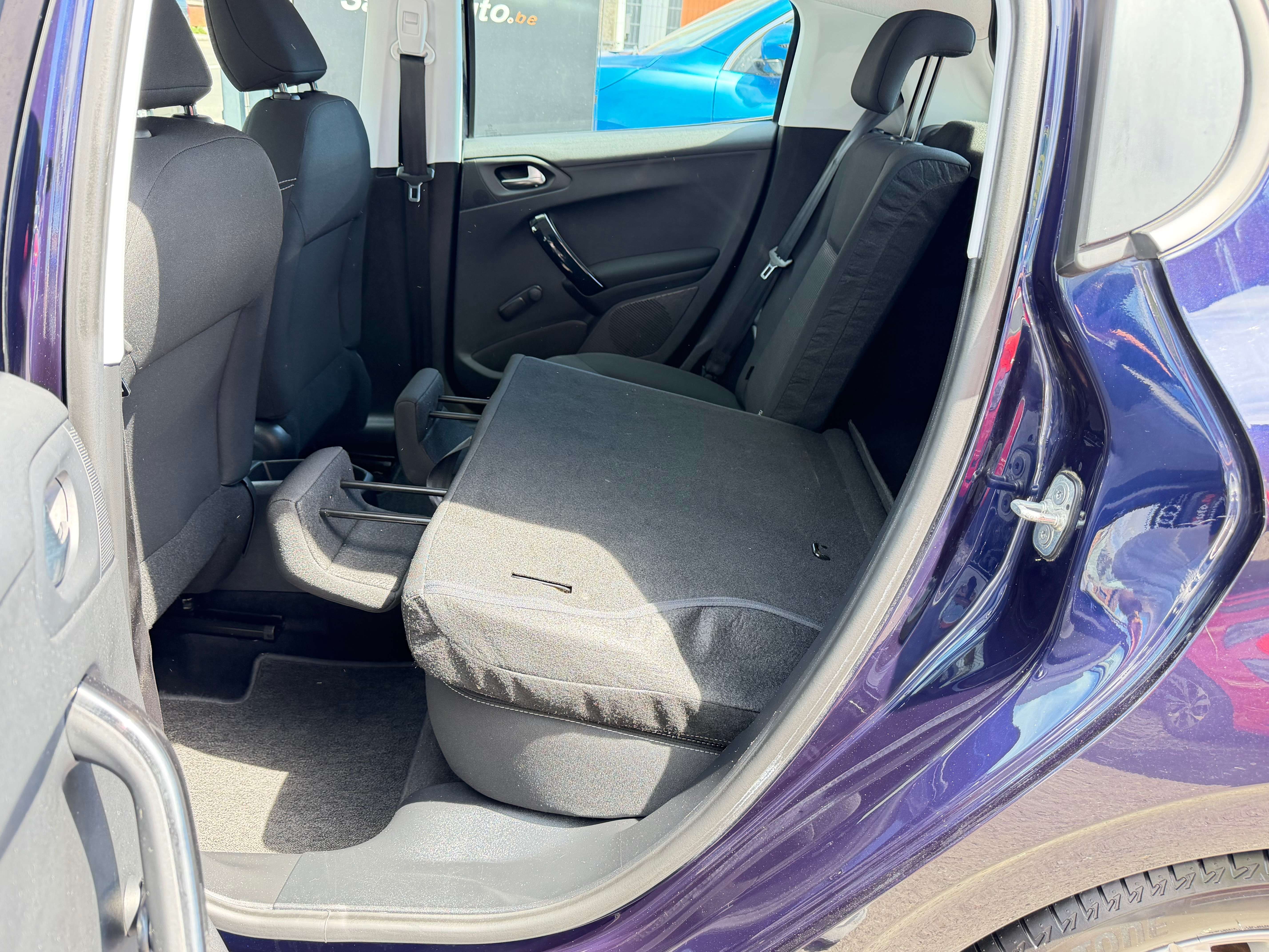 Peugeot 208 208 1.2i ° AIRCO ° JANTES ° LED ° CARPLAY ° GARANTI 12 MOIS