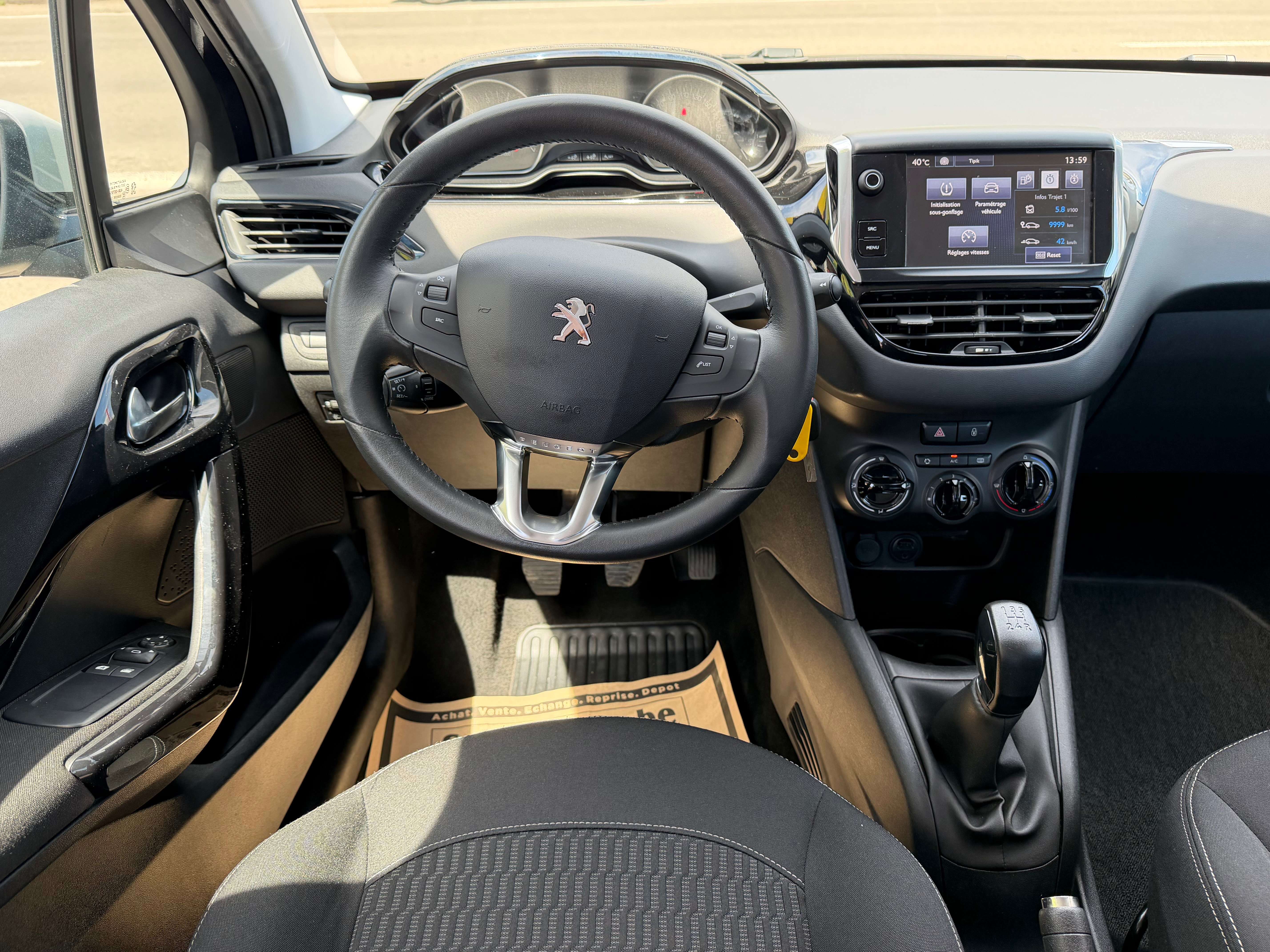Peugeot 208 208 1.2i ° AIRCO ° JANTES ° LED ° CARPLAY ° GARANTI 12 MOIS