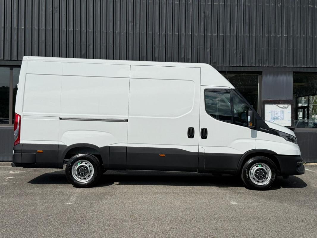 Iveco Daily 2.3 35S16 V12 Himatic BVA