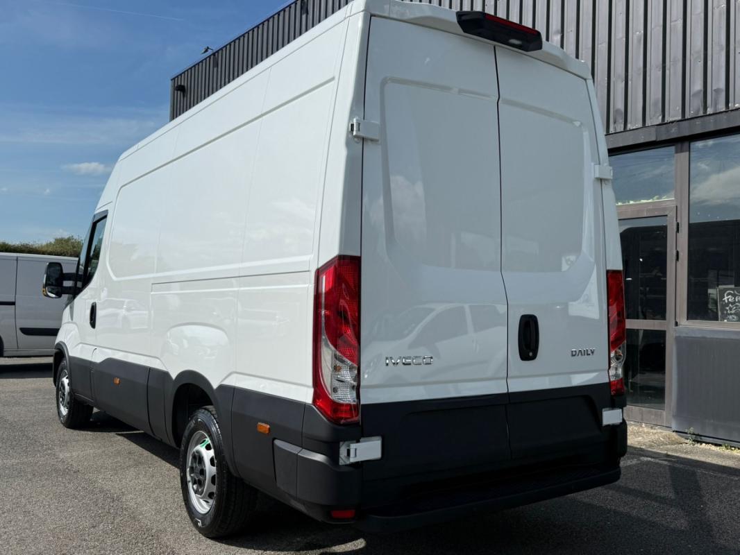 Iveco Daily 2.3 35S16 V12 Himatic BVA