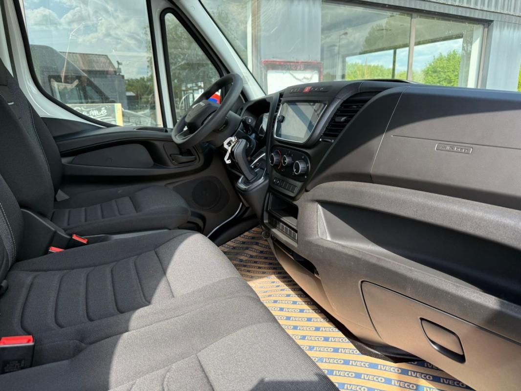Iveco Daily 2.3 35S16 V12 Himatic BVA