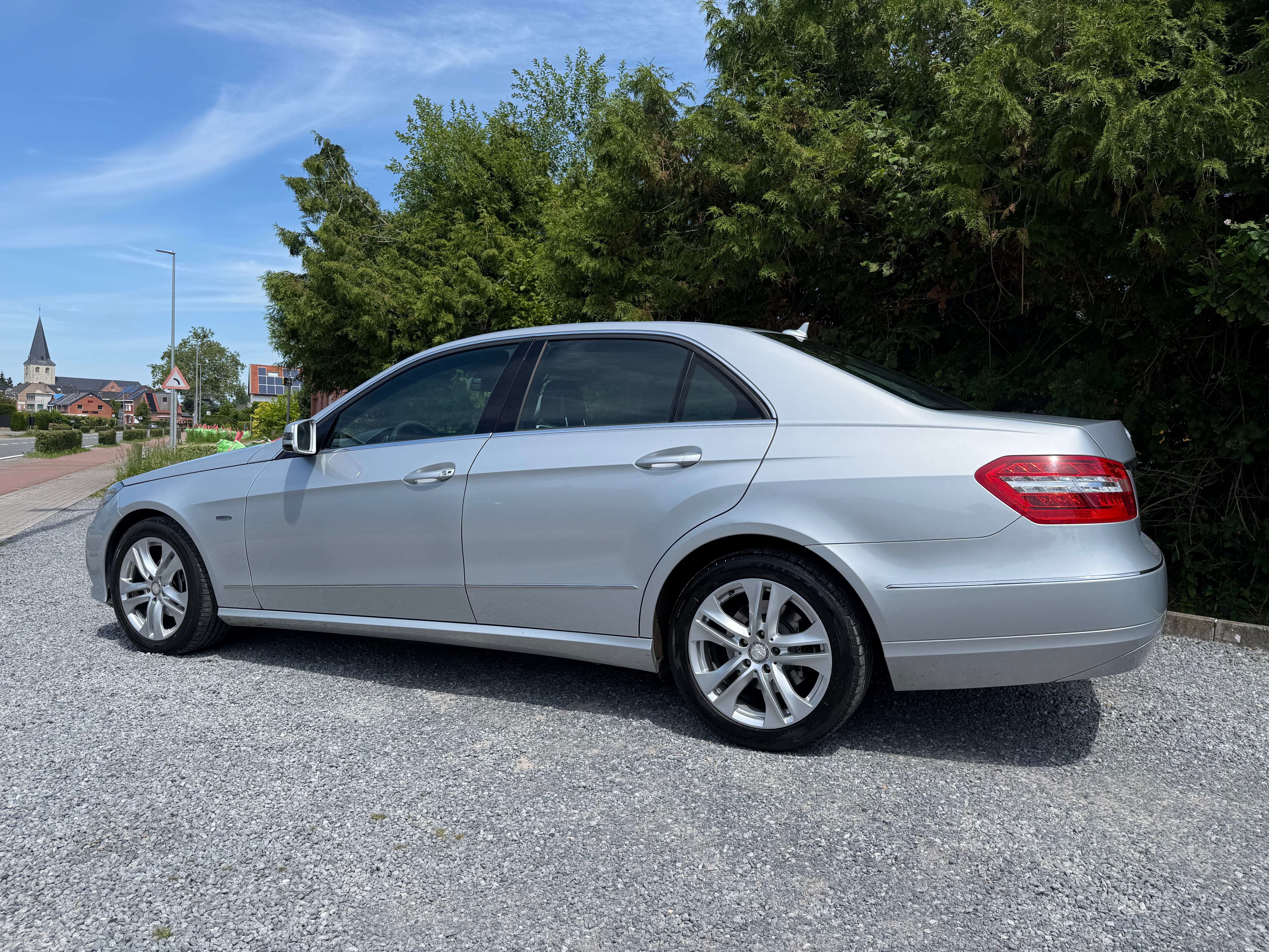 Mercedes-Benz E 200 Avantgarde * XENON * GPS * FULL SERVICE MERCEDES