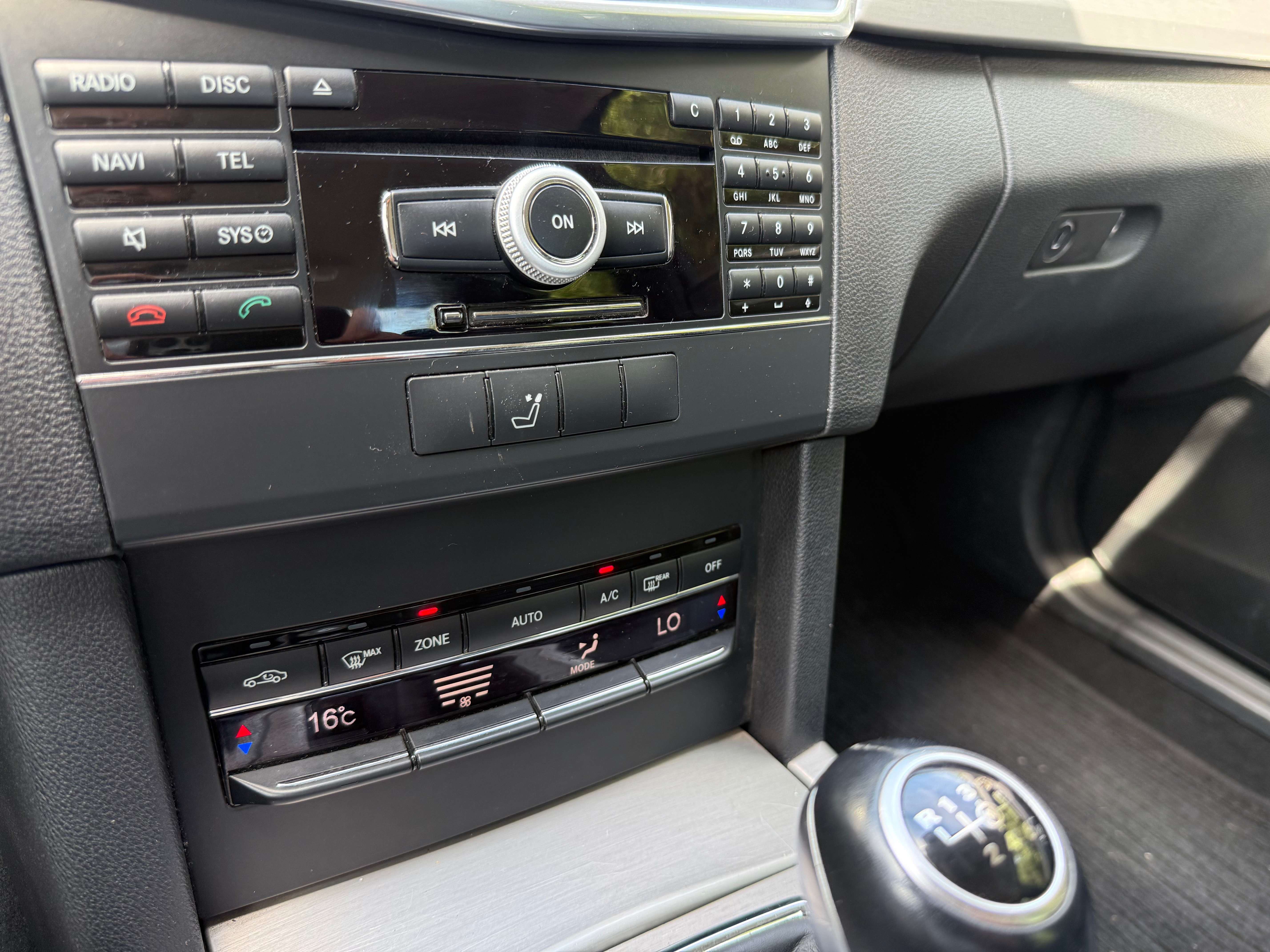 Mercedes-Benz E 200 Avantgarde * XENON * GPS * FULL SERVICE MERCEDES
