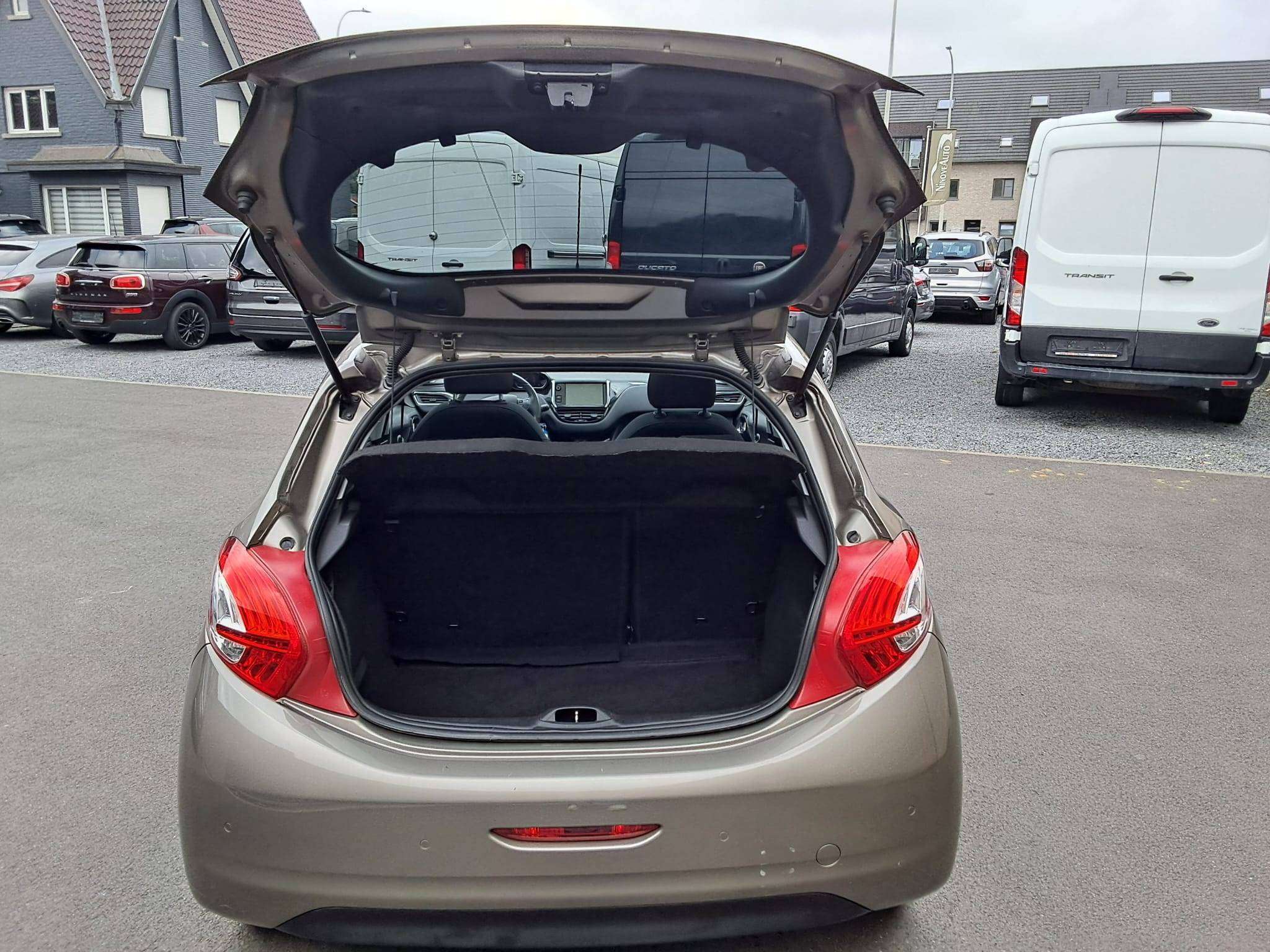 Peugeot 208 208 1.2i Allure PANORAMISCH DAK PARKH VOOR&ACHTER