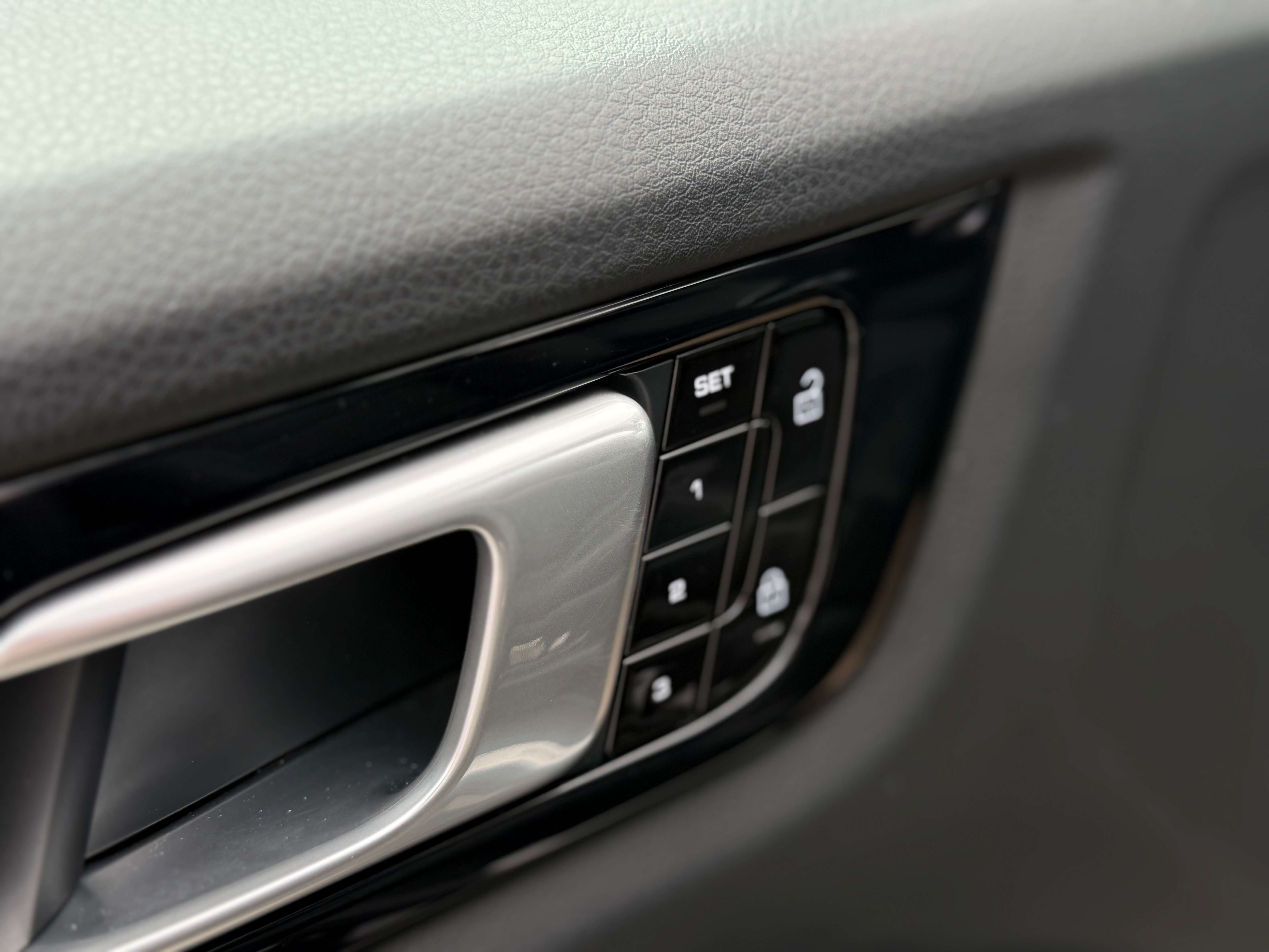 Porsche Cayenne 3.0i V6 PHEV Tiptronic S TOIT PANO - PNEUMATIC - CARPLAY- CAMERA - ECHAP. SPORT - GARANTIE 12MOIS - CARNET COMPLET