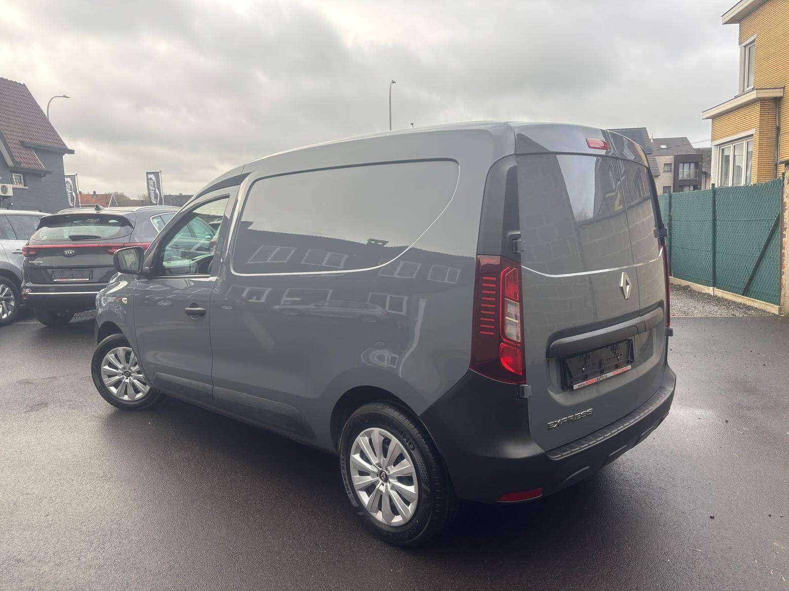 Renault Express 1.5d Blue dCi Ecoleader*Apple Carplay HALFLED