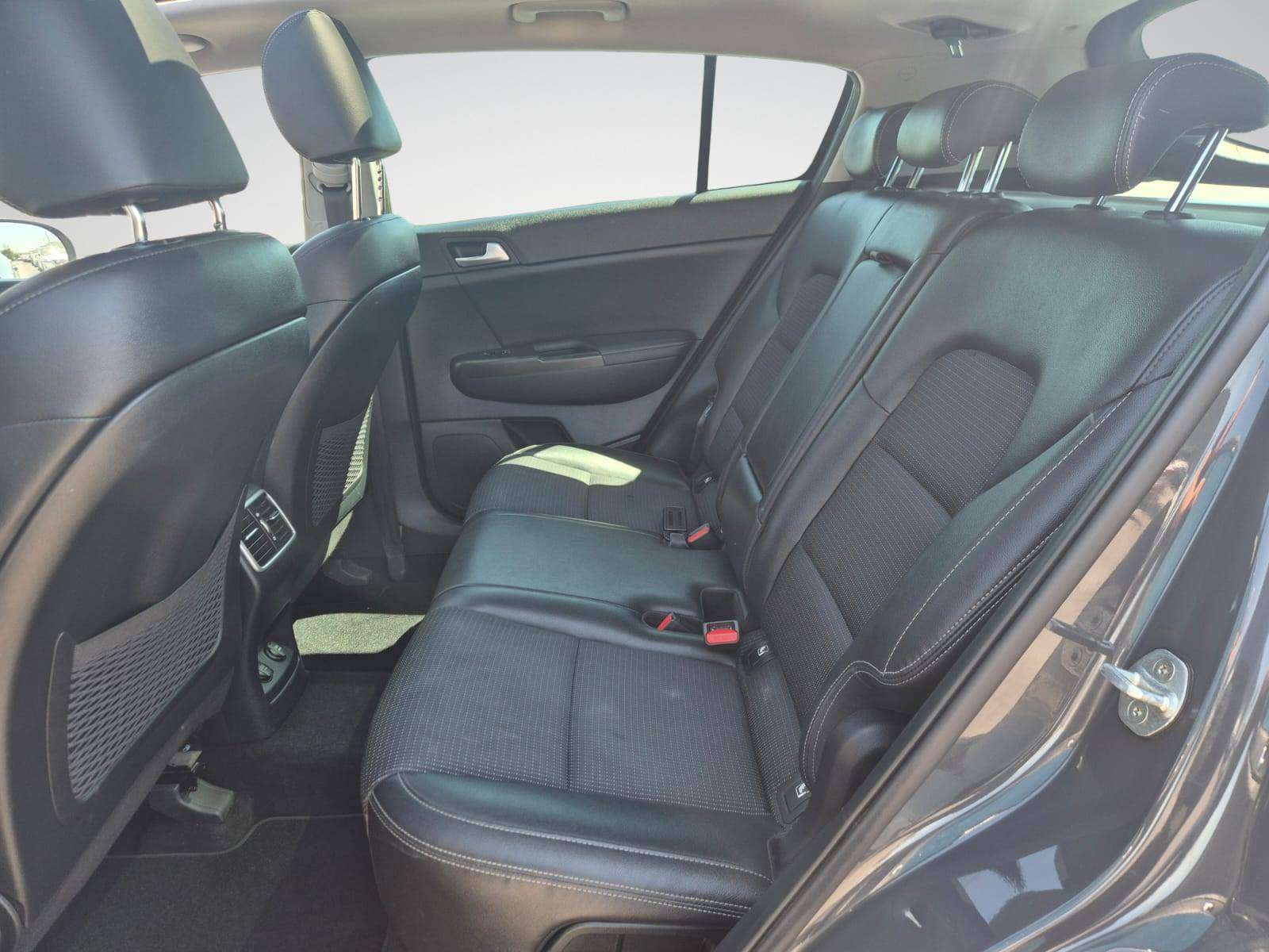 Kia Sportage 1.6 CRDi  Business Line//CARPLAY/GPS//CAMERA//USB/GARANTIE 12 MOIS//