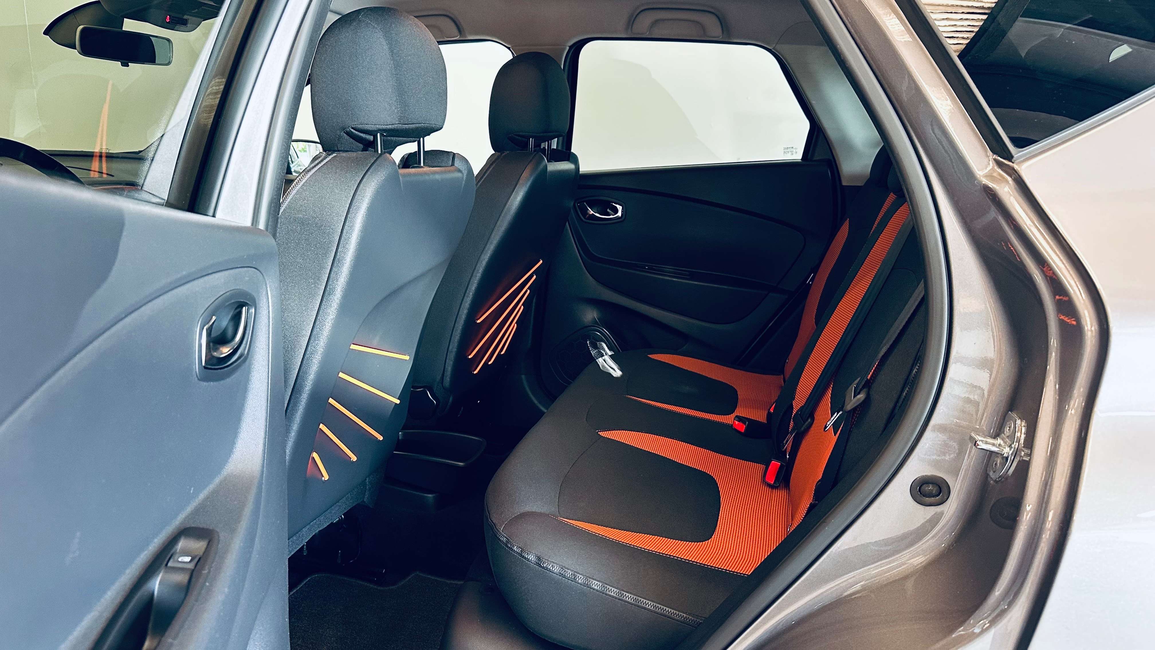 Renault Captur 0.9 CAMERA PDC NAVI CLIM LIM KEY LESS BLUETOOTH