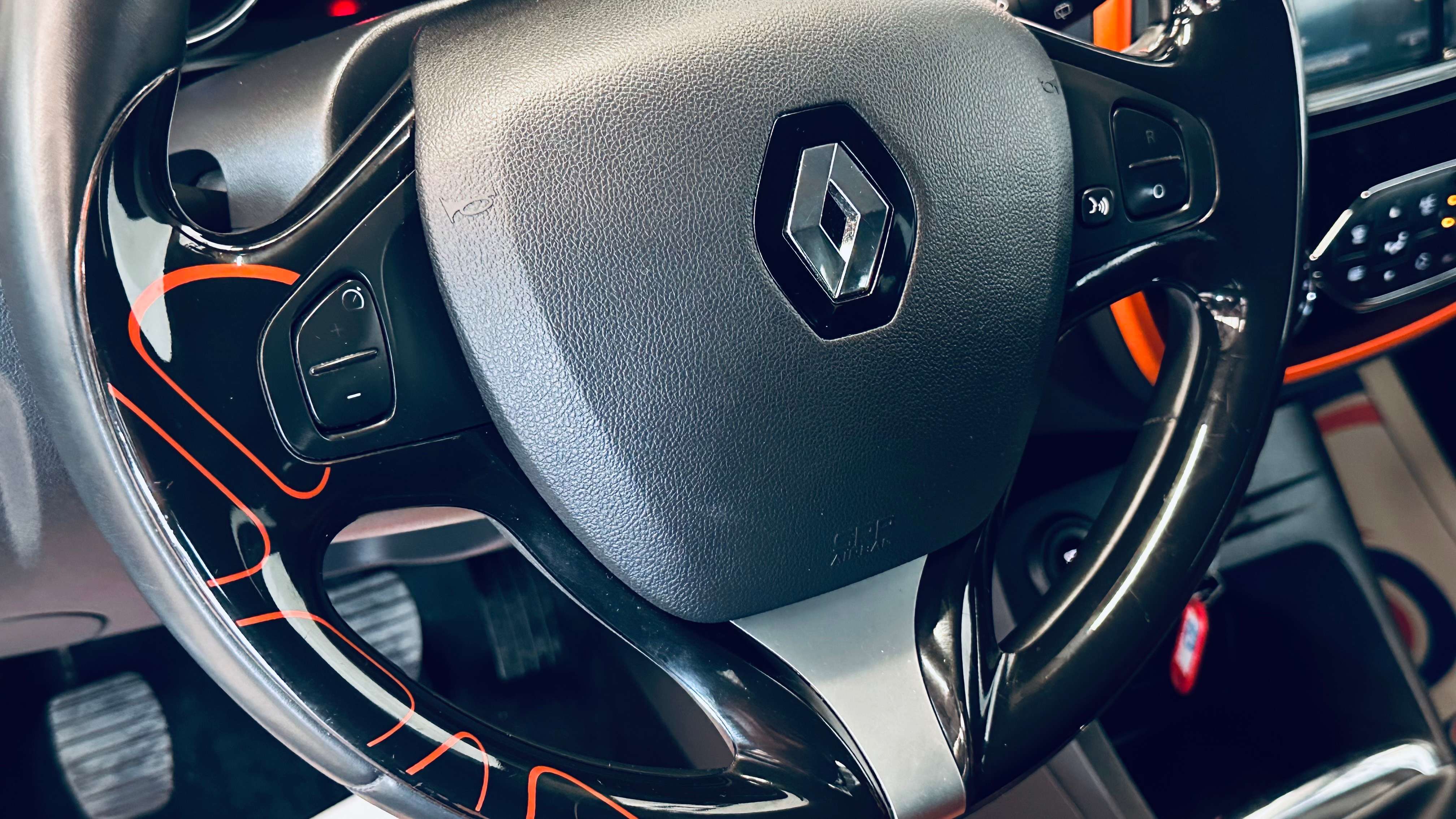 Renault Captur 0.9 CAMERA PDC NAVI CLIM LIM KEY LESS BLUETOOTH