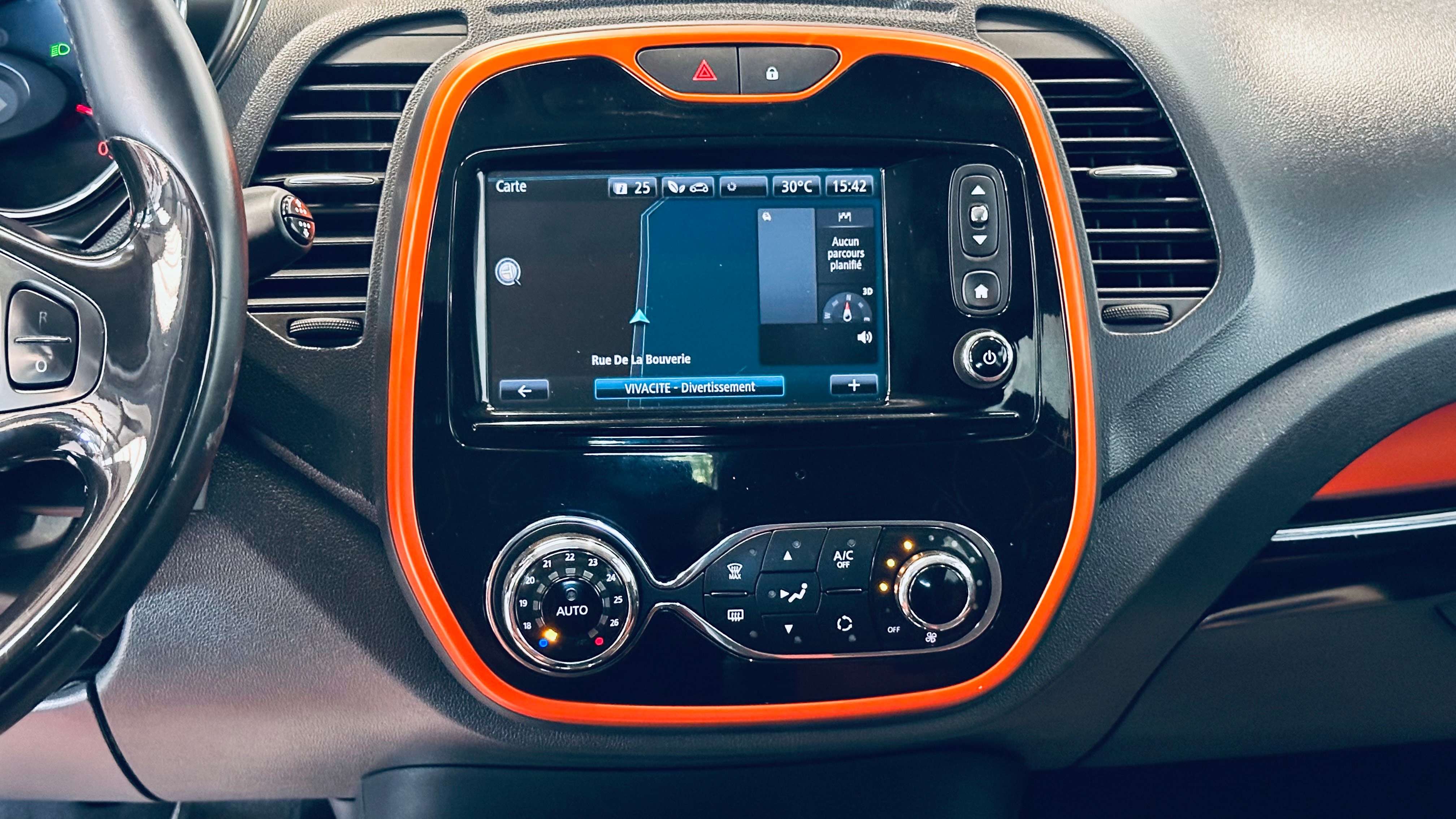 Renault Captur 0.9 CAMERA PDC NAVI CLIM LIM KEY LESS BLUETOOTH