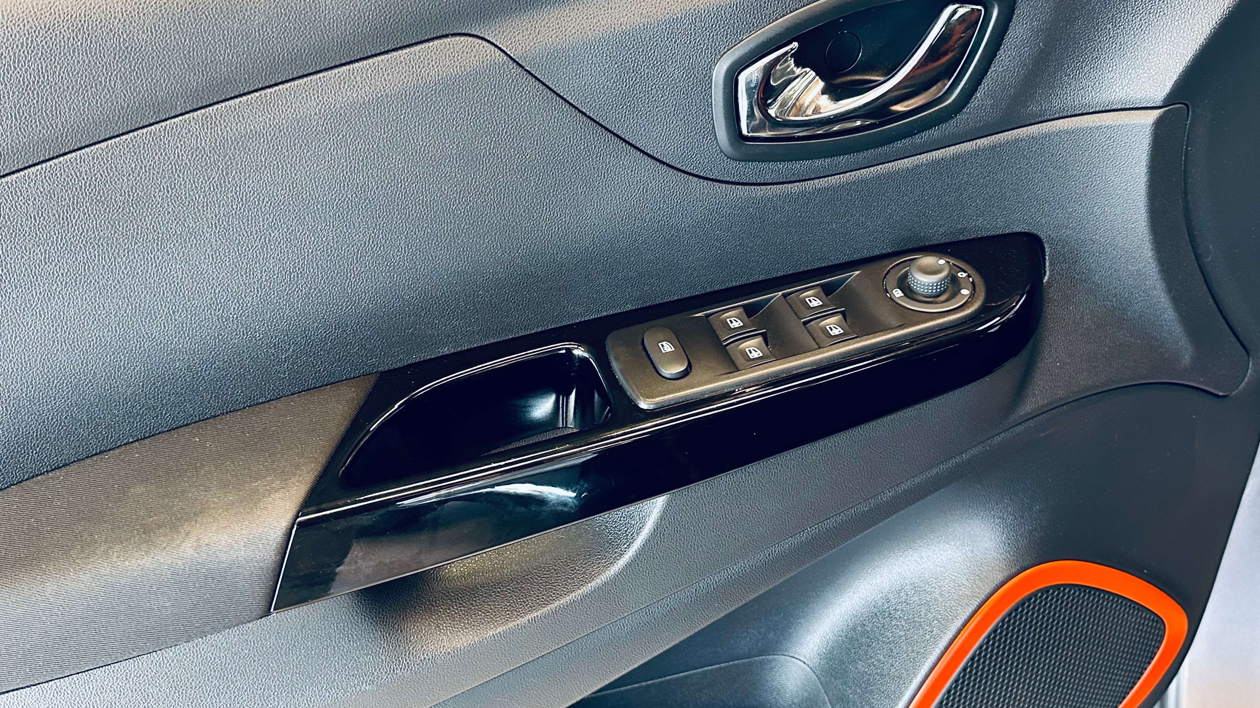 Renault Captur 0.9 CAMERA PDC NAVI CLIM LIM KEY LESS BLUETOOTH