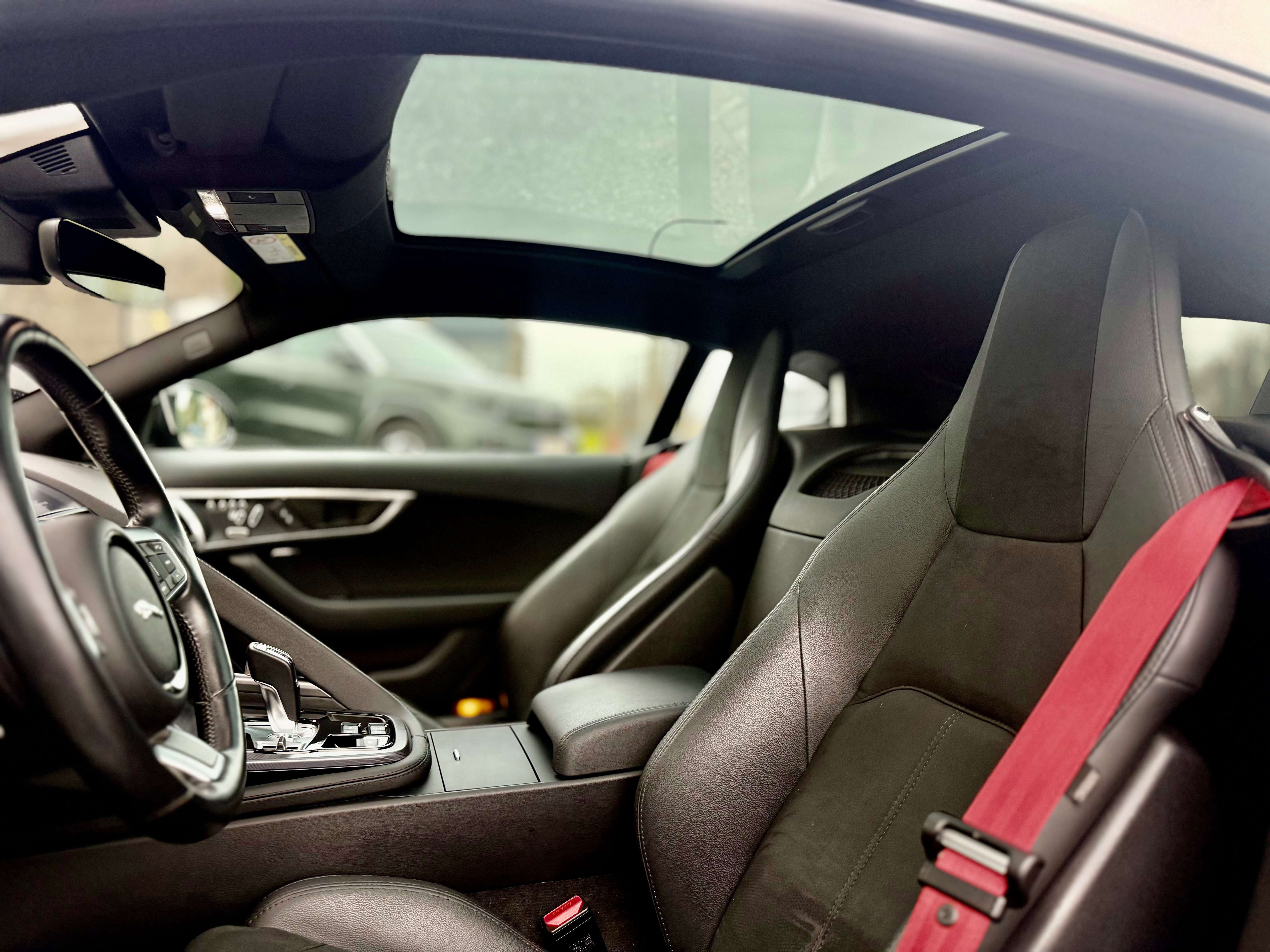 Jaguar F-Type F-Type Coupe 2.0 i4 P300 R-Dynamic