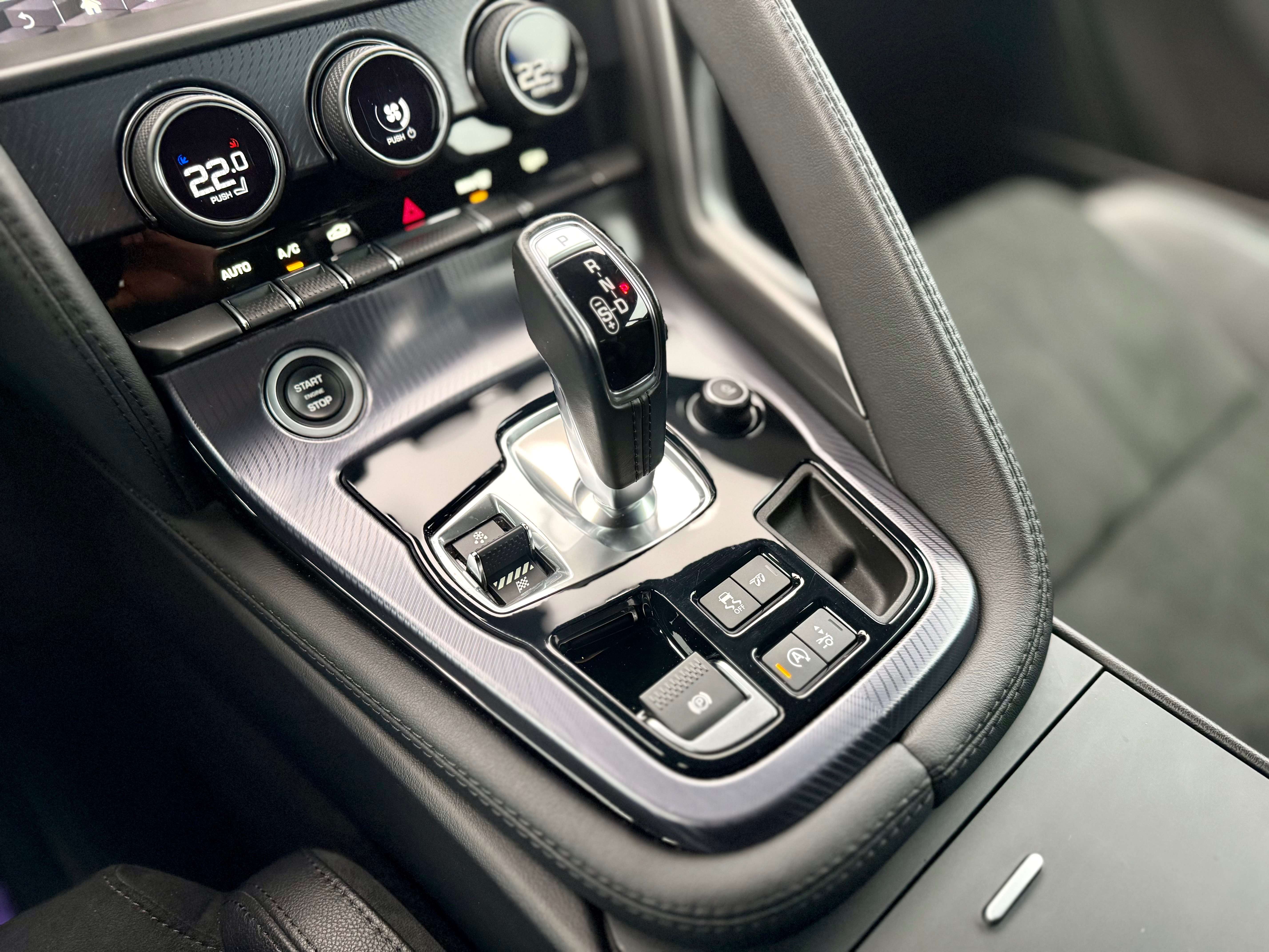Jaguar F-Type F-Type Coupe 2.0 i4 P300 R-Dynamic