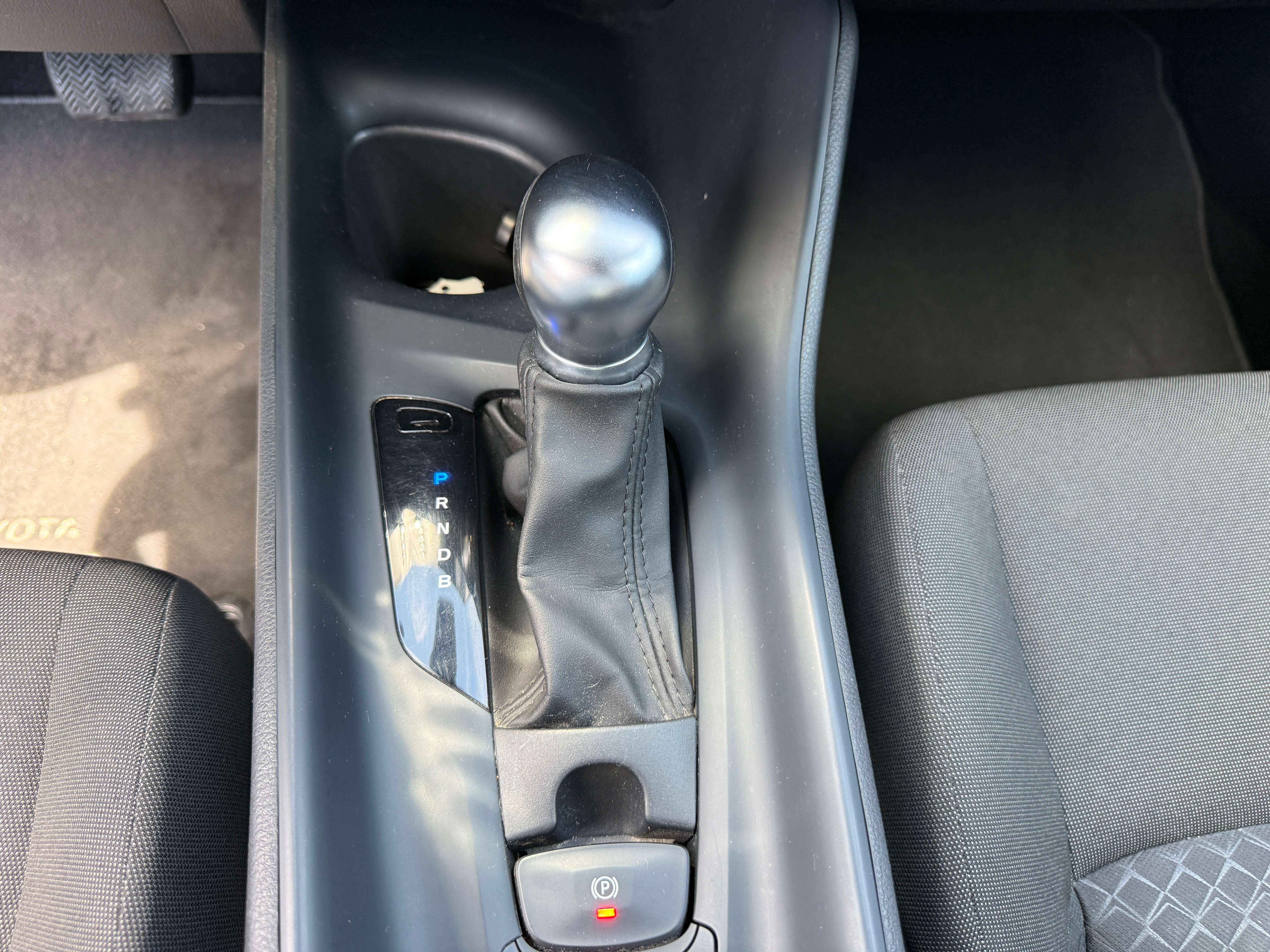 Toyota C-HR C-HR Hybrid 1.8i VVT-i C-Enter E-CVT (EU6AP)