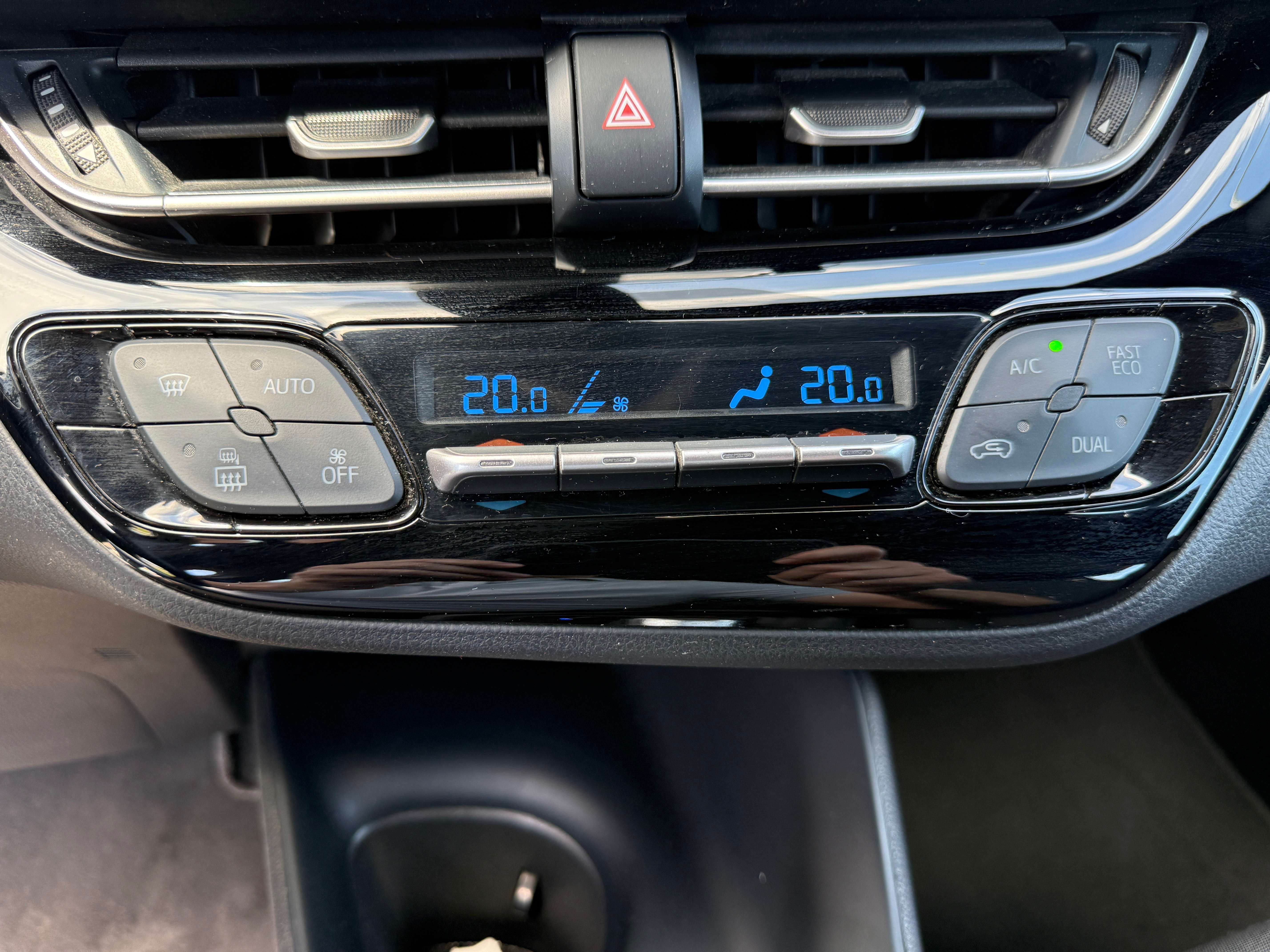 Toyota C-HR C-HR Hybrid 1.8i VVT-i C-Enter E-CVT (EU6AP)
