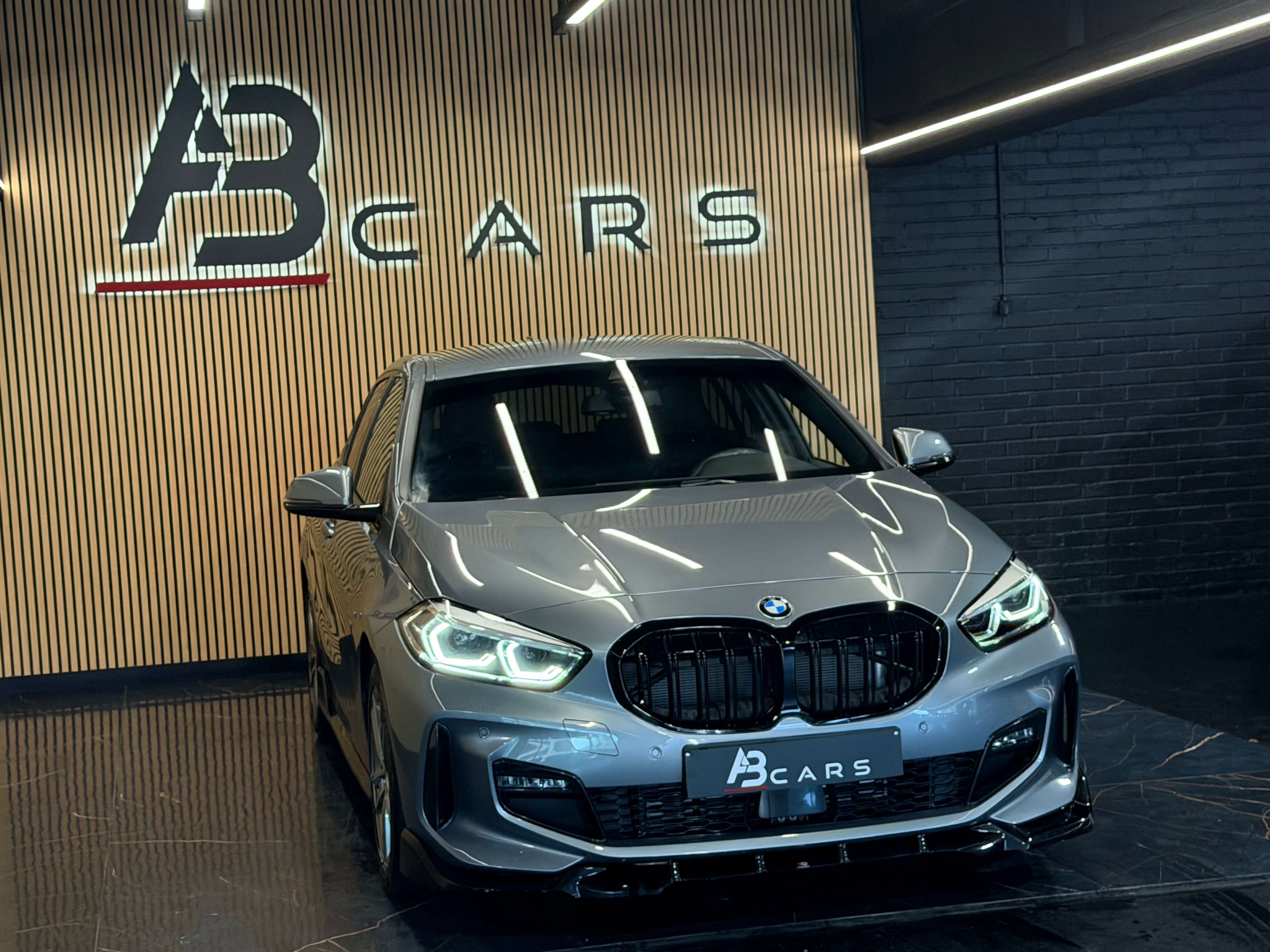 BMW 118 IA PACK M PERFORMANCE **GARANTIE 12 MOIS**
