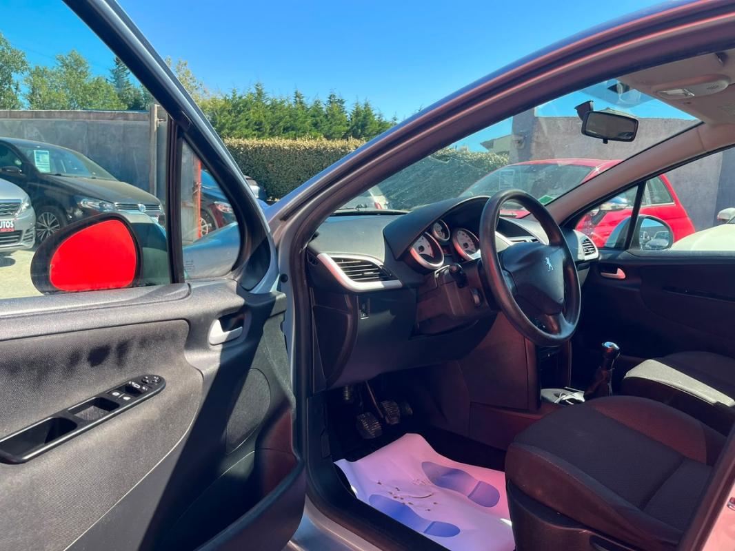 Peugeot 207 1.6 HDI 90 CH 5 PORTES – ENTIÈREMENT RÉVISÉE & GARANTIE 12 MOIS EN EUROPE