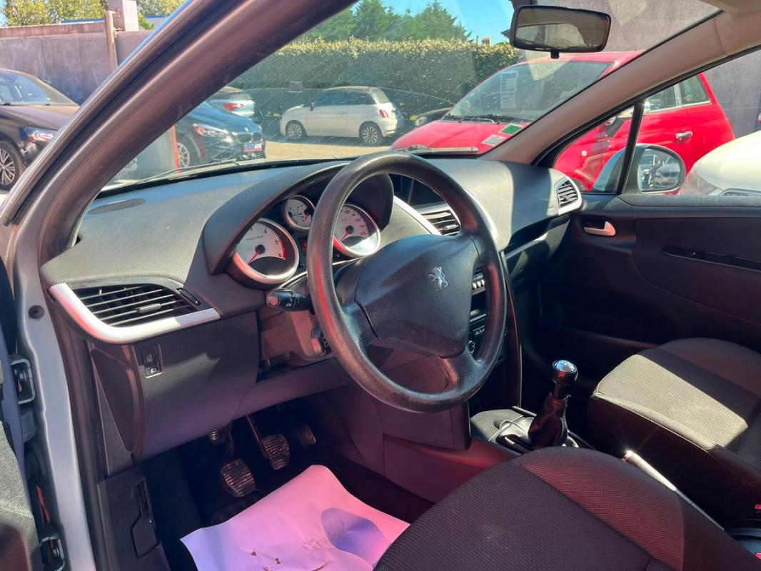 Peugeot 207 1.6 HDI 90 CH 5 PORTES – ENTIÈREMENT RÉVISÉE & GARANTIE 12 MOIS EN EUROPE