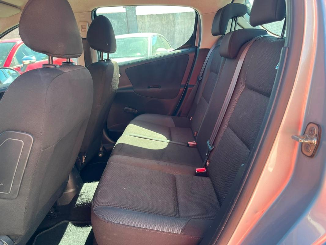 Peugeot 207 1.6 HDI 90 CH 5 PORTES – ENTIÈREMENT RÉVISÉE & GARANTIE 12 MOIS EN EUROPE