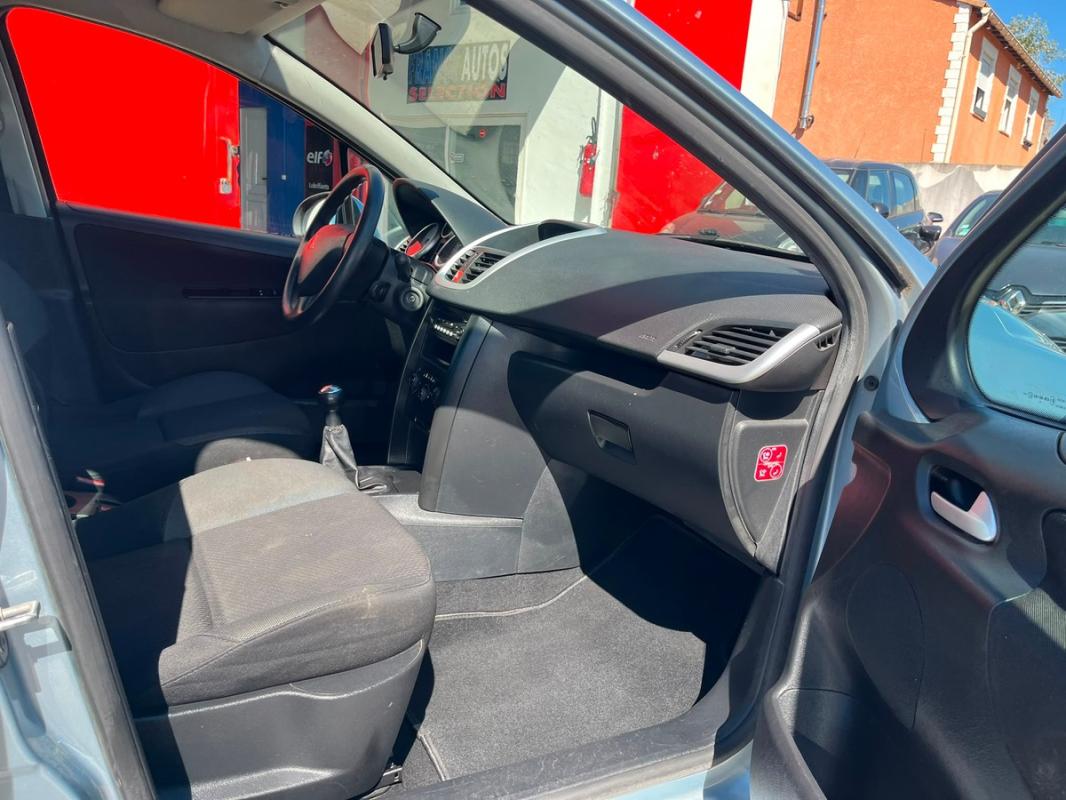Peugeot 207 1.6 HDI 90 CH 5 PORTES – ENTIÈREMENT RÉVISÉE & GARANTIE 12 MOIS EN EUROPE