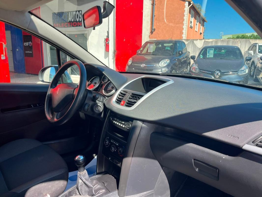 Peugeot 207 1.6 HDI 90 CH 5 PORTES – ENTIÈREMENT RÉVISÉE & GARANTIE 12 MOIS EN EUROPE